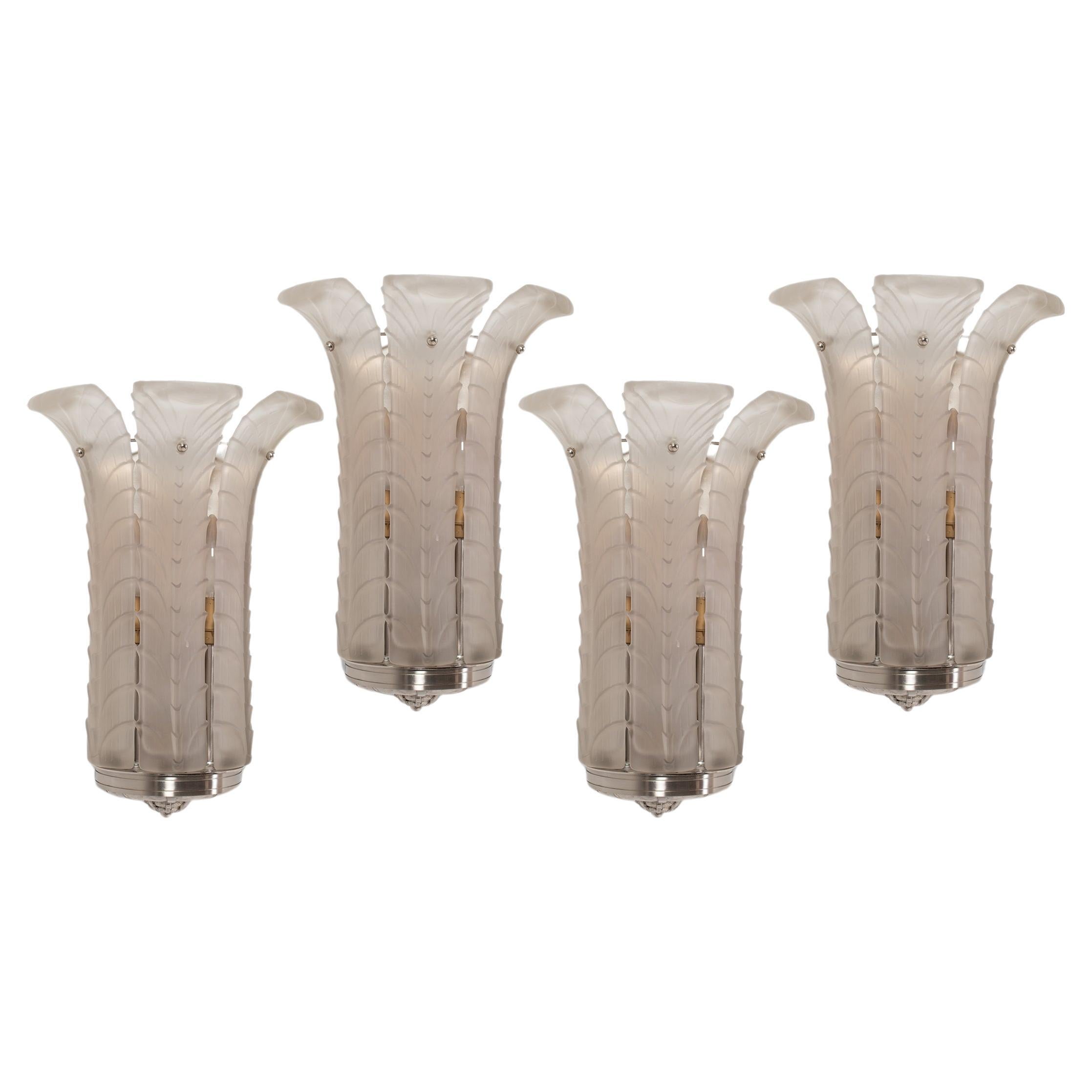 Set of Four French Deco Acanthus Leaf Sconces, circa 1930 For Sale