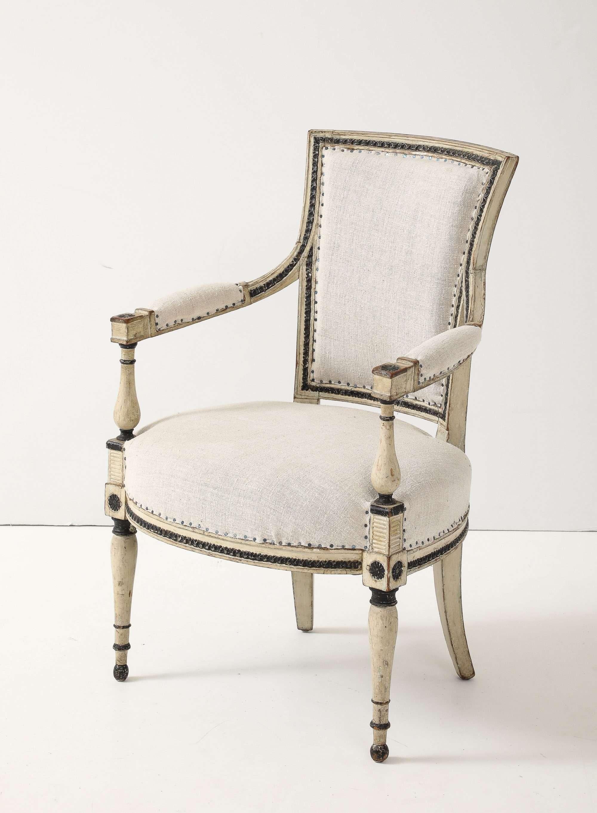 Set of Four French Directoire Painted Fauteuils In Excellent Condition For Sale In New York, NY