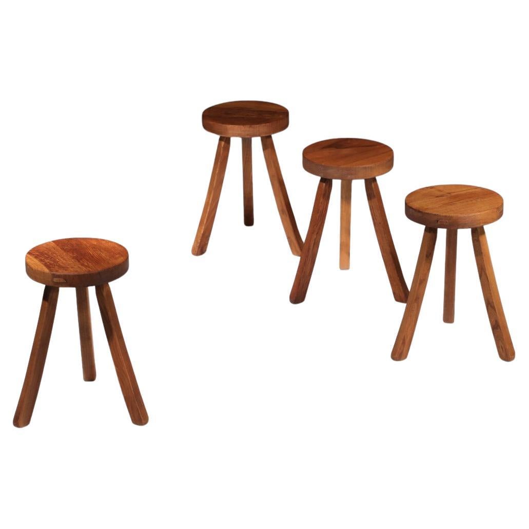 Set di quattro sgabelli d
arte popolare francese nello stile dell
opera di Jean Touret Marolles