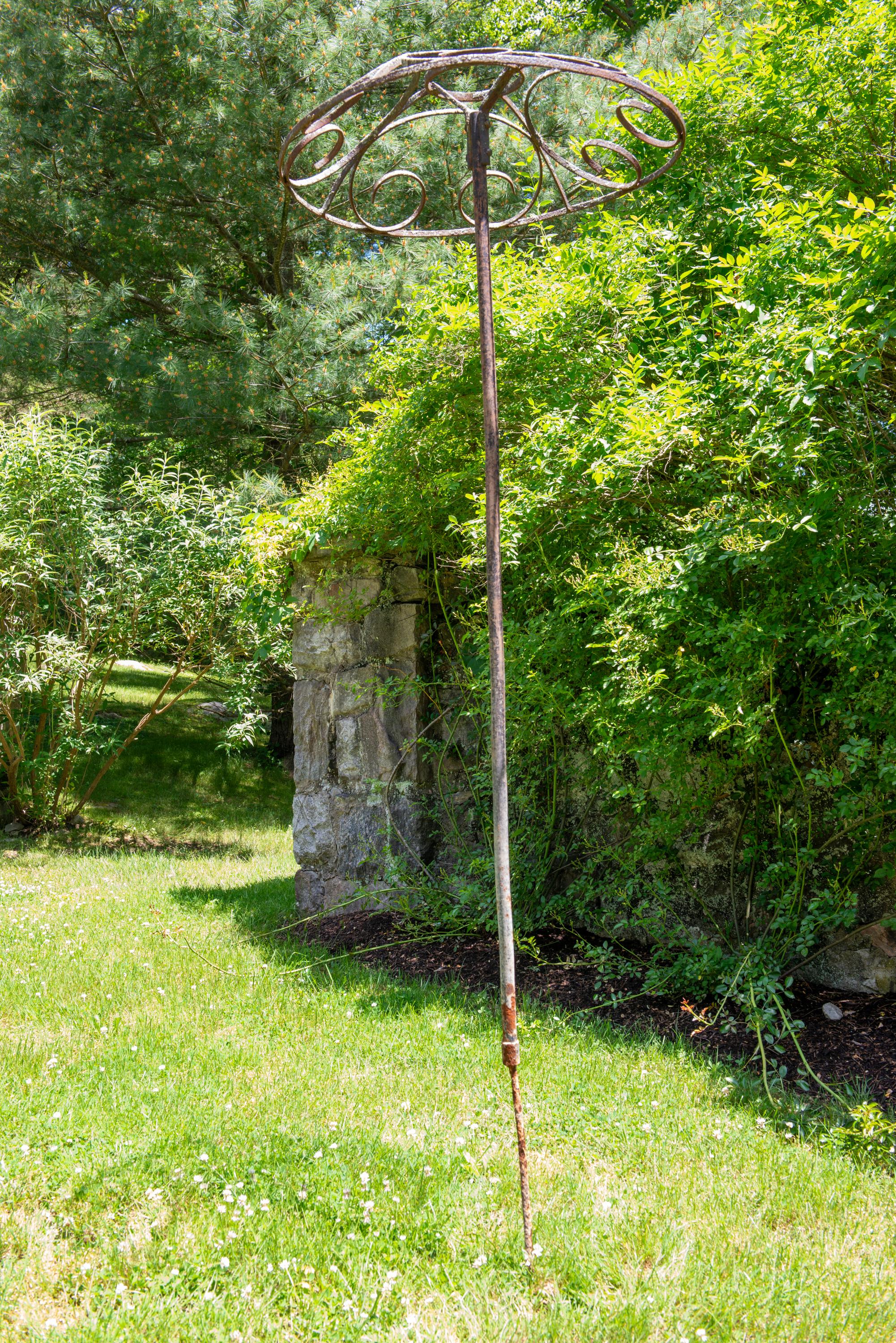 Set of Four French garden Rose Trees In Good Condition For Sale In Stamford, CT