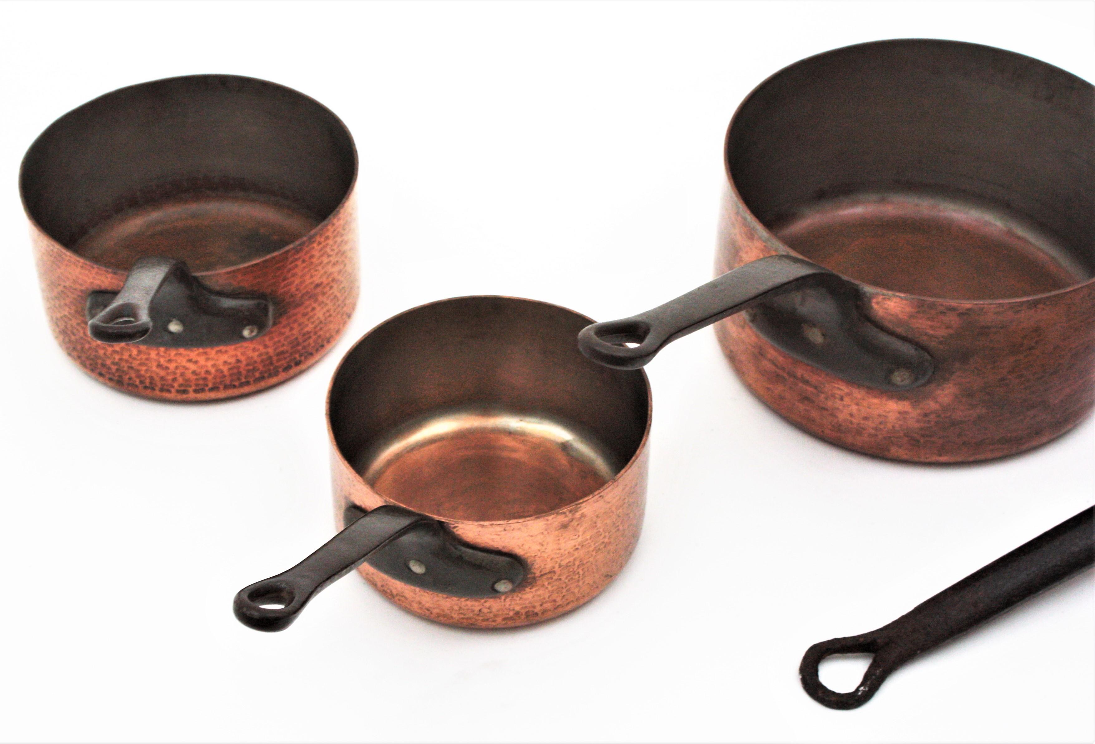 Set von vier französischen Kupfer-Sautocepans mit Eisengriffen, 1940er Jahre im Angebot 4
