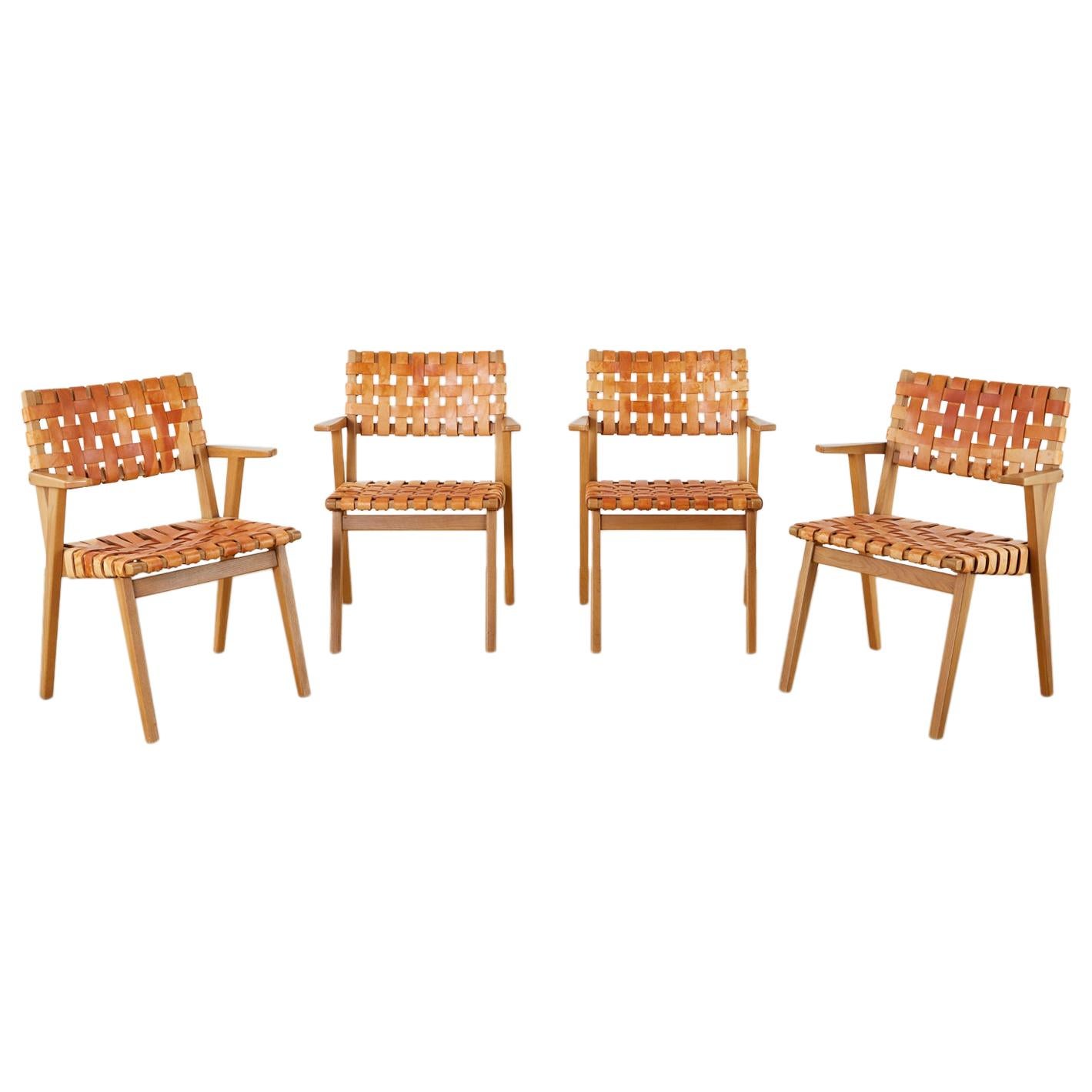 Satz von vier Esszimmerstühlen mit geflochtenen Lederriemen im Jens Risom-Stil im Angebot