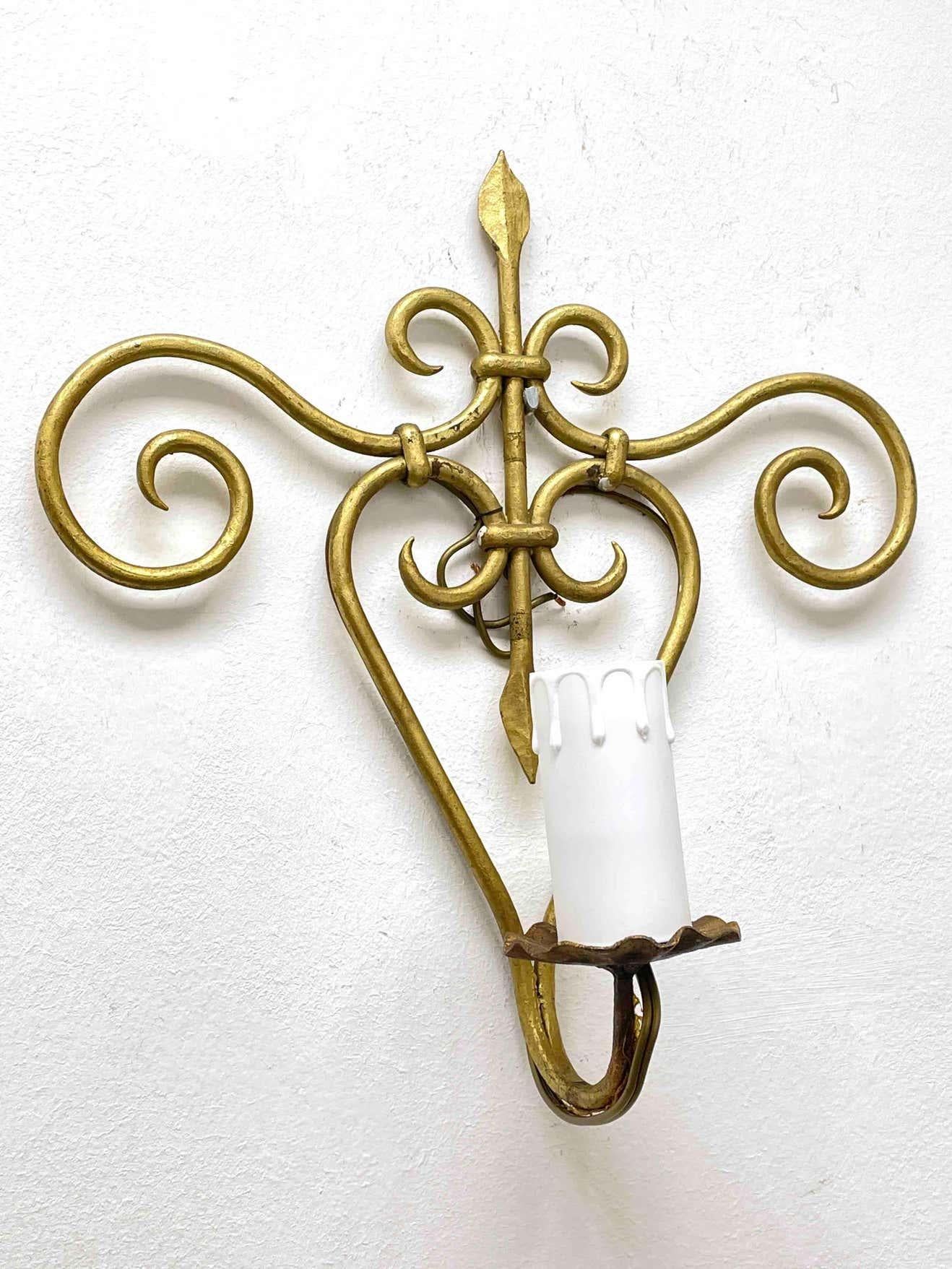 Set of Four French Lily Style Gilt Iron Tole Sconces Gilded Metal, France, 1950s For Sale 5