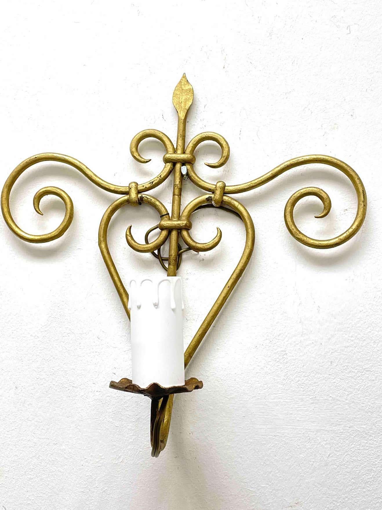 Set of Four French Lily Style Gilt Iron Tole Sconces Gilded Metal, France, 1950s For Sale 6