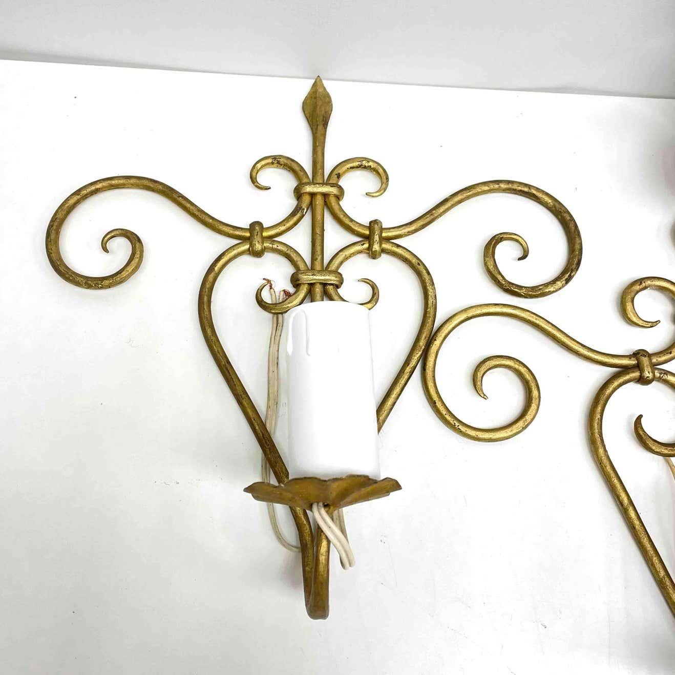 Hollywood Regency Set of Four French Lily Style Gilt Iron Tole Sconces Gilded Metal, France, 1950s For Sale