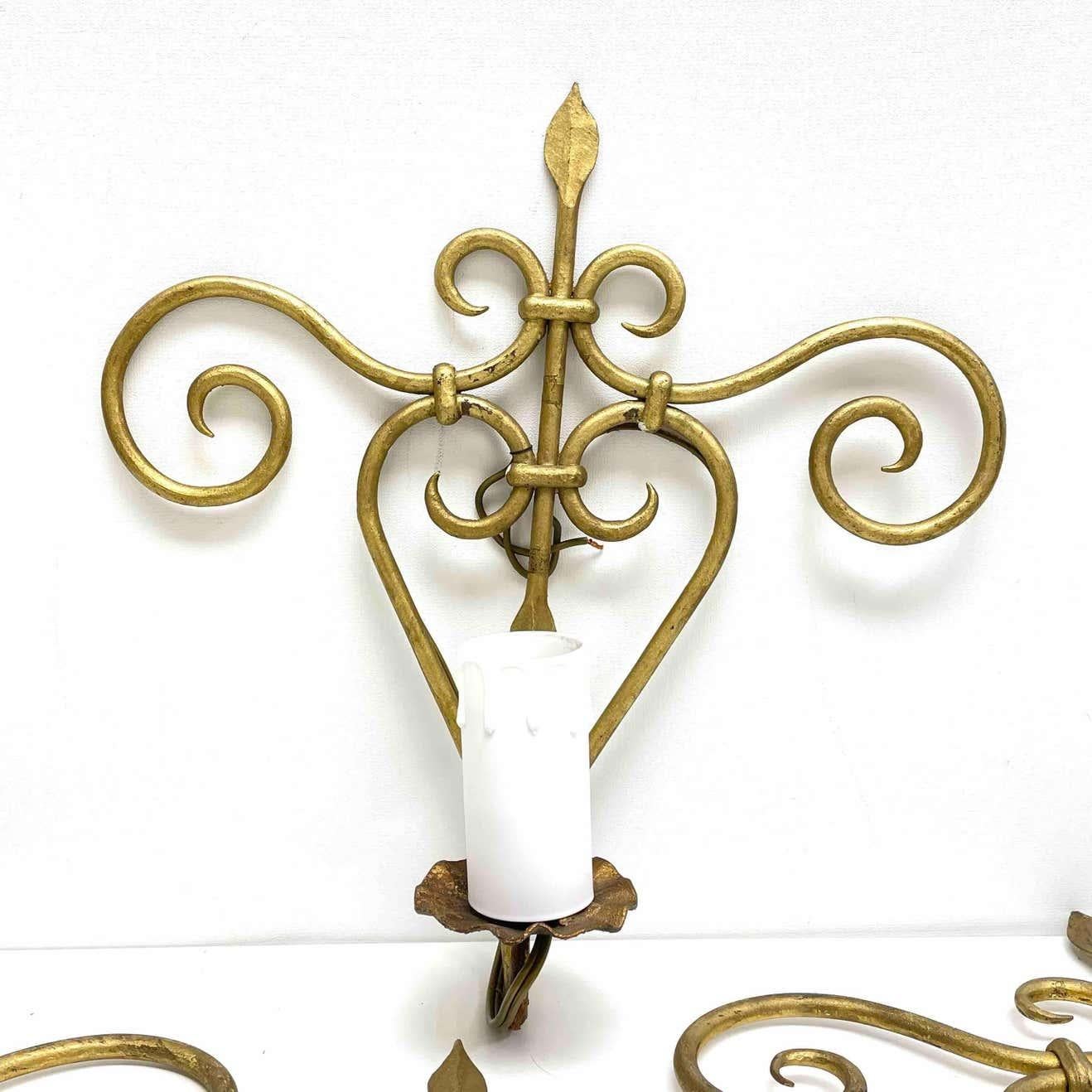 Set of Four French Lily Style Gilt Iron Tole Sconces Gilded Metal, France, 1950s For Sale 1