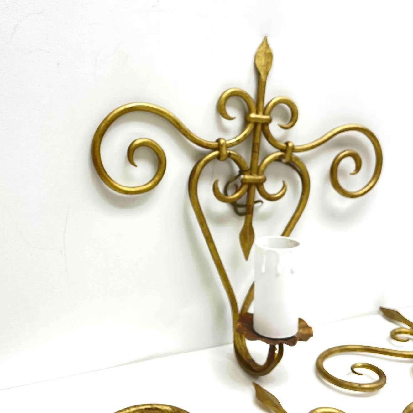 Set of Four French Lily Style Gilt Iron Tole Sconces Gilded Metal, France, 1950s For Sale 3