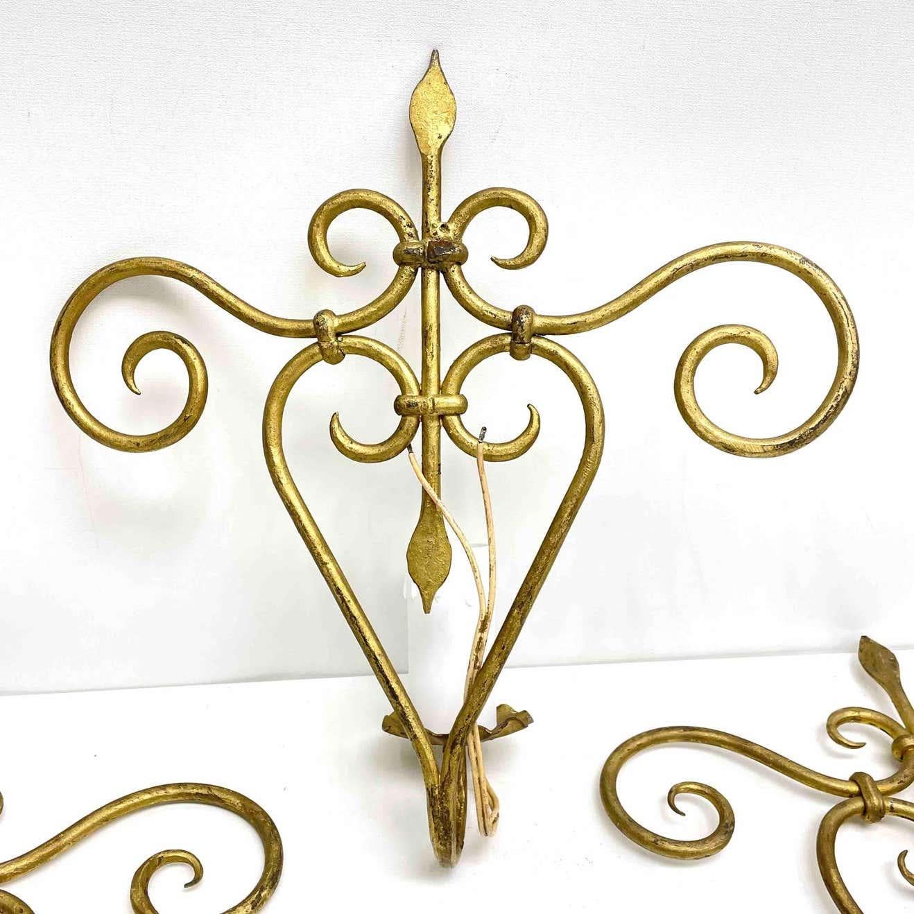 Set of Four French Lily Style Gilt Iron Tole Sconces Gilded Metal, France, 1950s For Sale 4