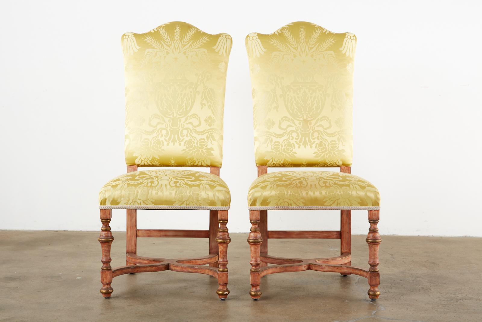 Satz von vier französischen Esszimmerstühlen im Louis-XIII-Stil (Handgefertigt) im Angebot