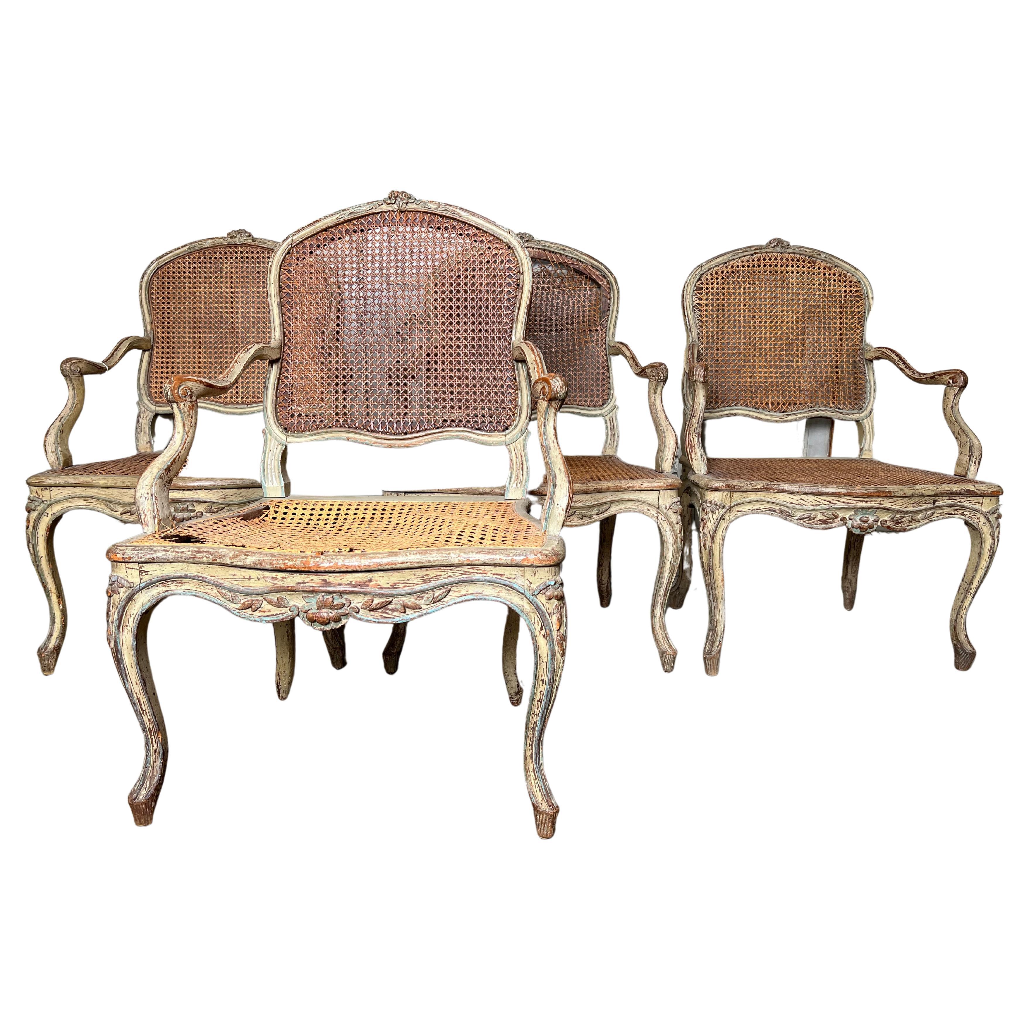 Louis XV furniture characteristics - un fauteuil. Rococo