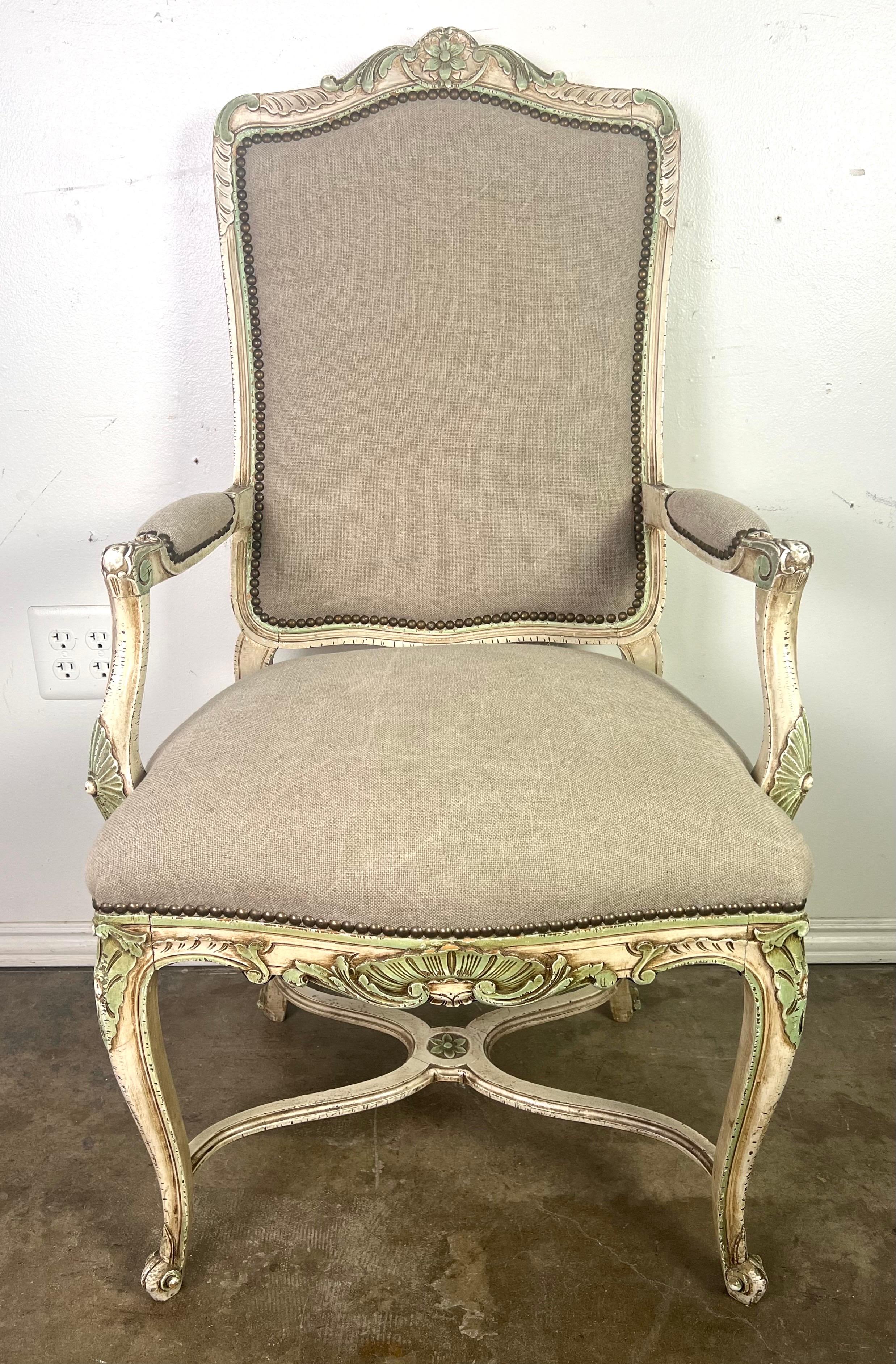 Ensemble de quatre salles à manger peintes de style Louis XV C. 1900 en vente 7