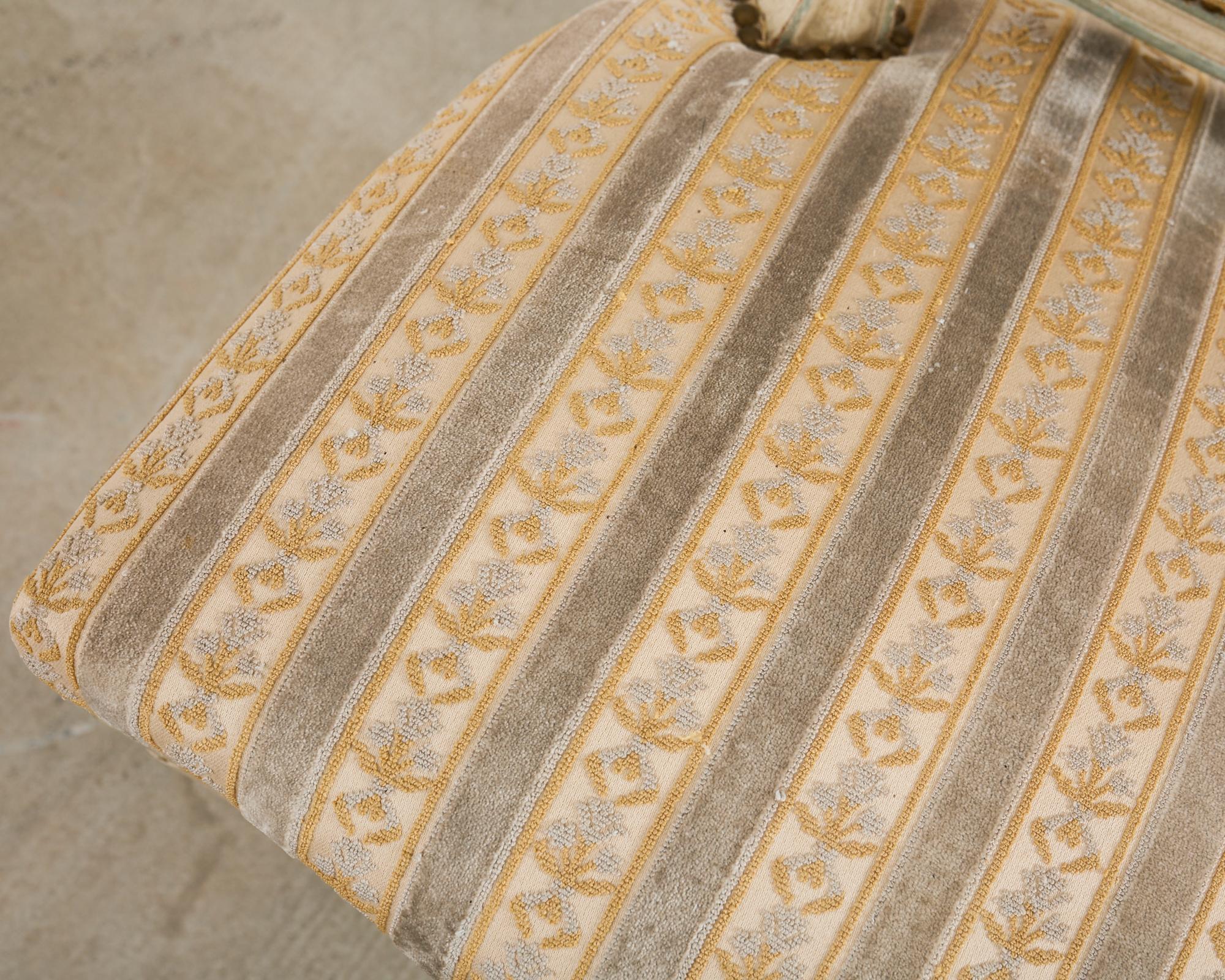 Ensemble de quatre chaises de salle à manger peintes de style Louis XVI en vente 13