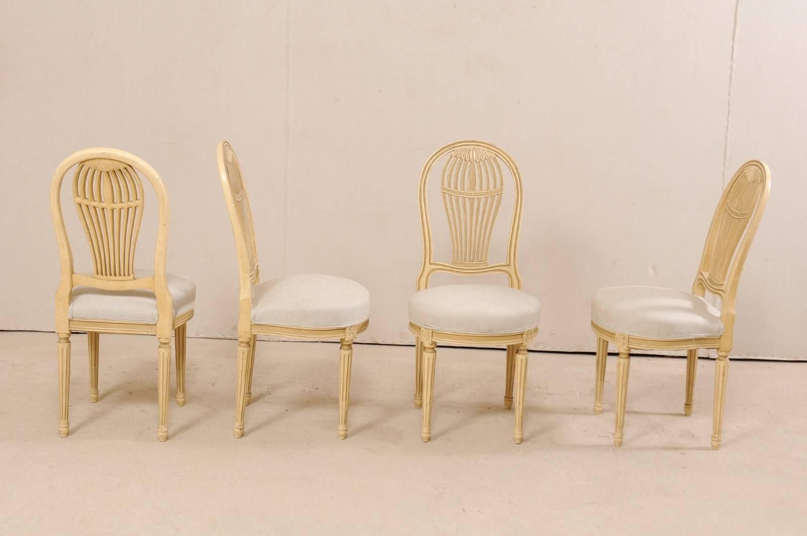 Set of Four French Louis XVI Style Painted Wood Balloon-Back Chairs im Zustand „Gut“ in Atlanta, GA