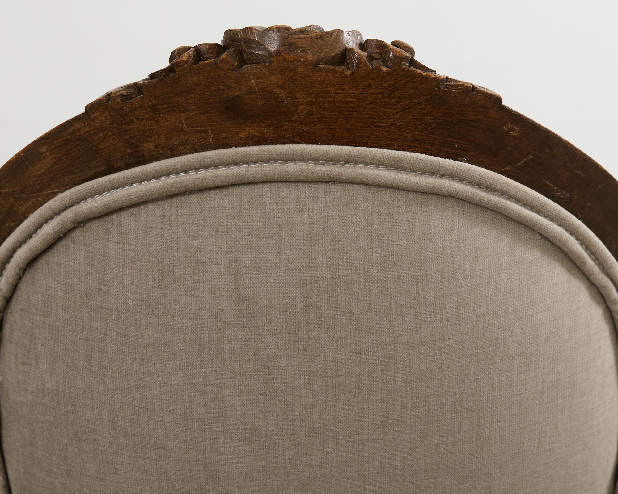 Ensemble de quatre chaises de salle à manger en noyer de style Louis XVI en vente 10