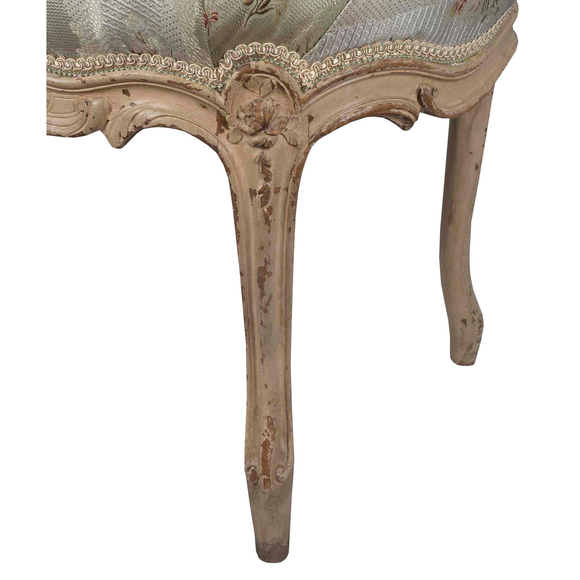 Satz von vier französischen St. Louis XV St. geschnitzten Stühlen aus der Mitte des 19. (Holz) im Angebot