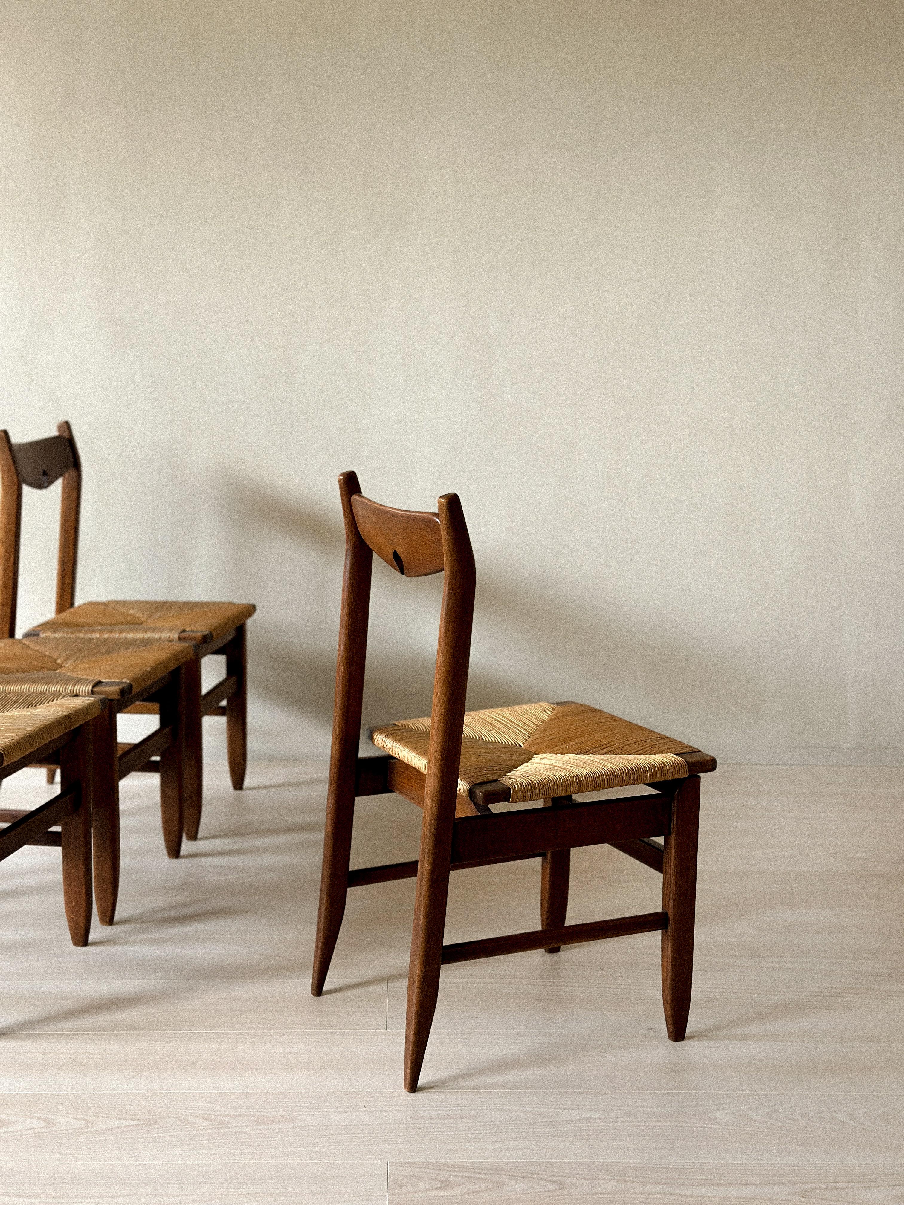Set of Four French Mid-Century Dining Chairs by Guillerme et Chambron For Sale 4