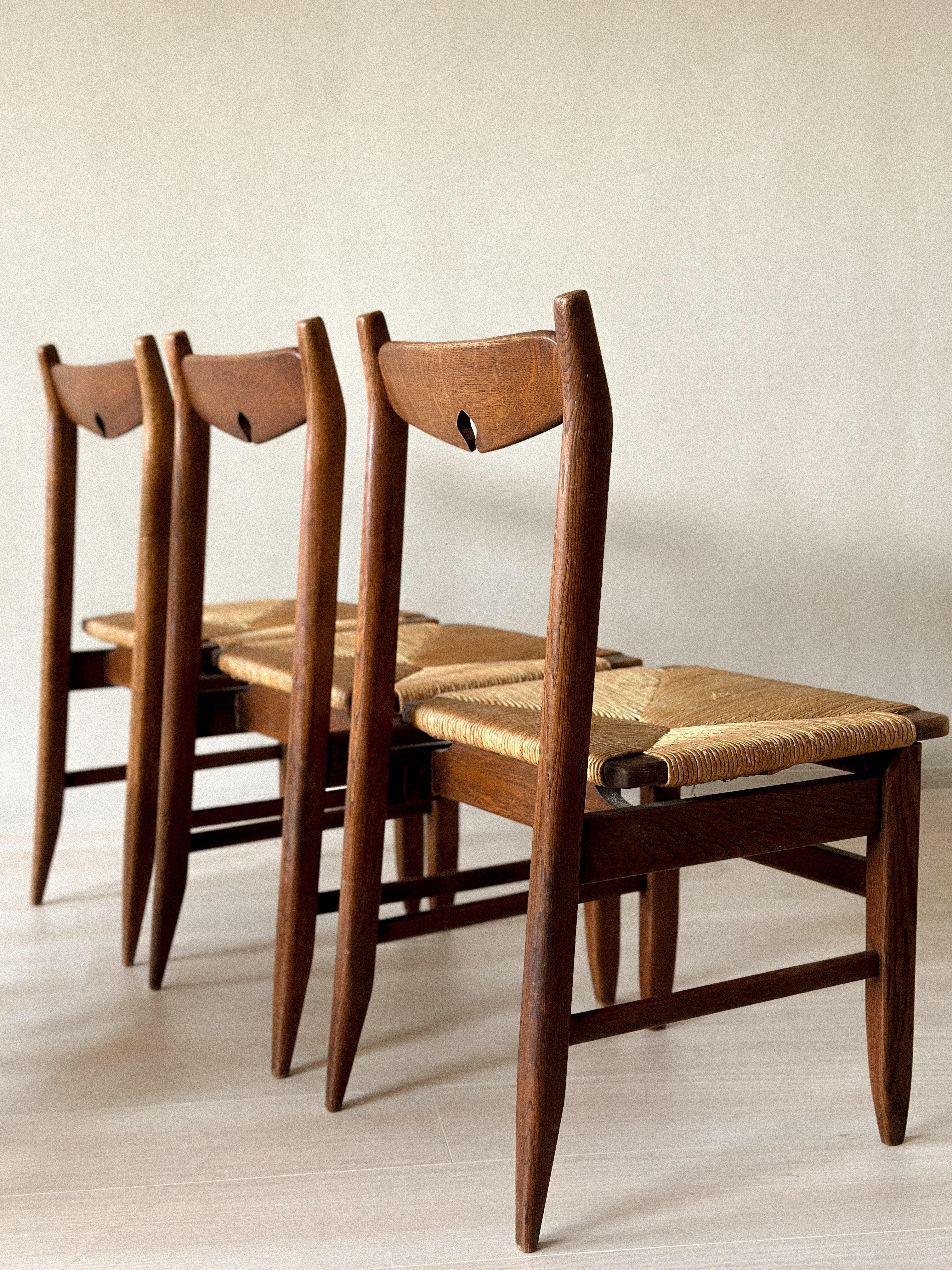 Rush Set of Four French Mid-Century Dining Chairs by Guillerme et Chambron For Sale