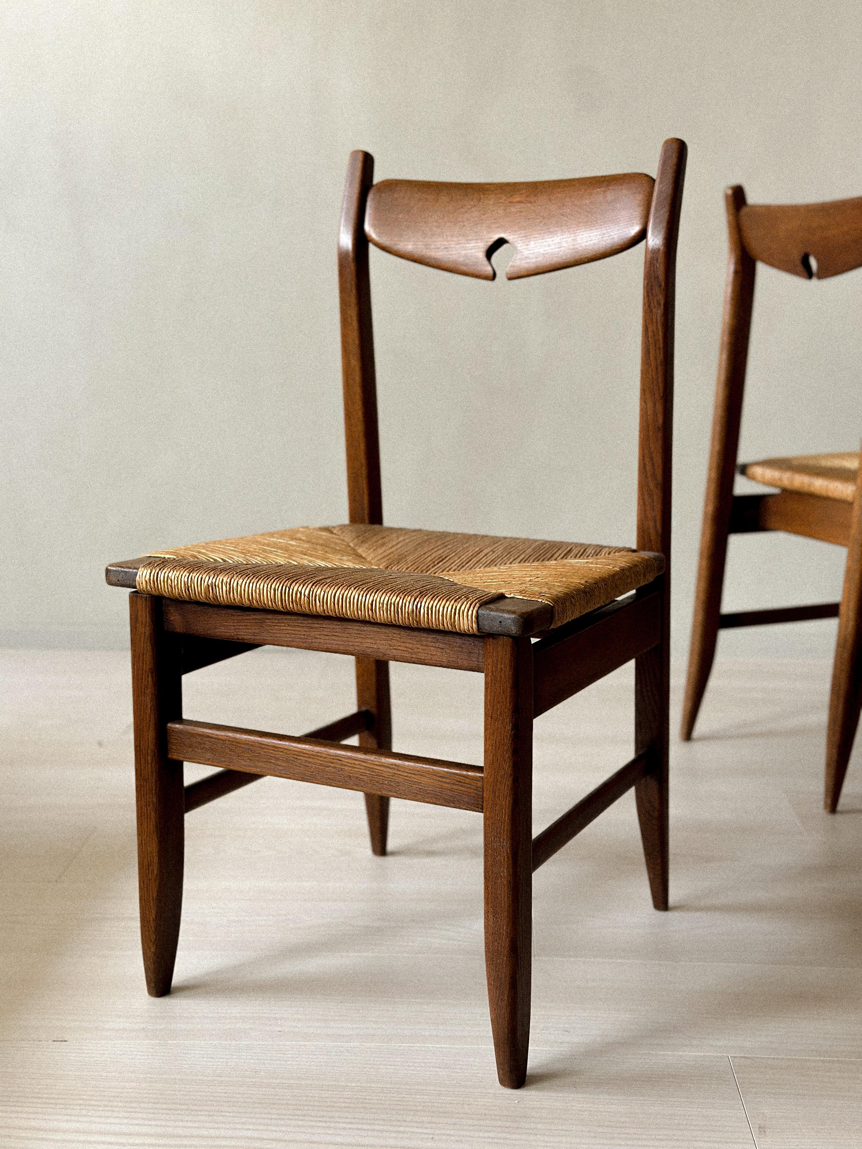 Set of Four French Mid-Century Dining Chairs by Guillerme et Chambron For Sale 1