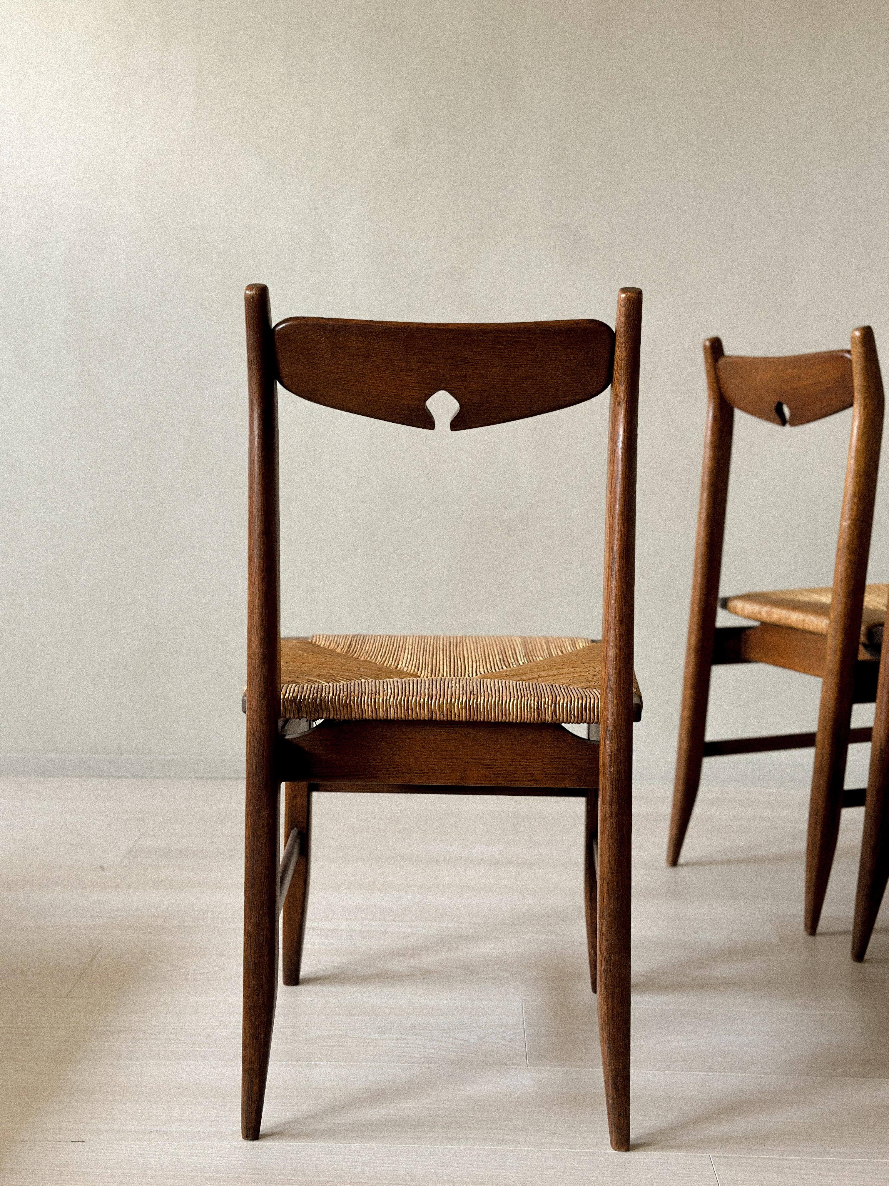 Set of Four French Mid-Century Dining Chairs by Guillerme et Chambron For Sale 2
