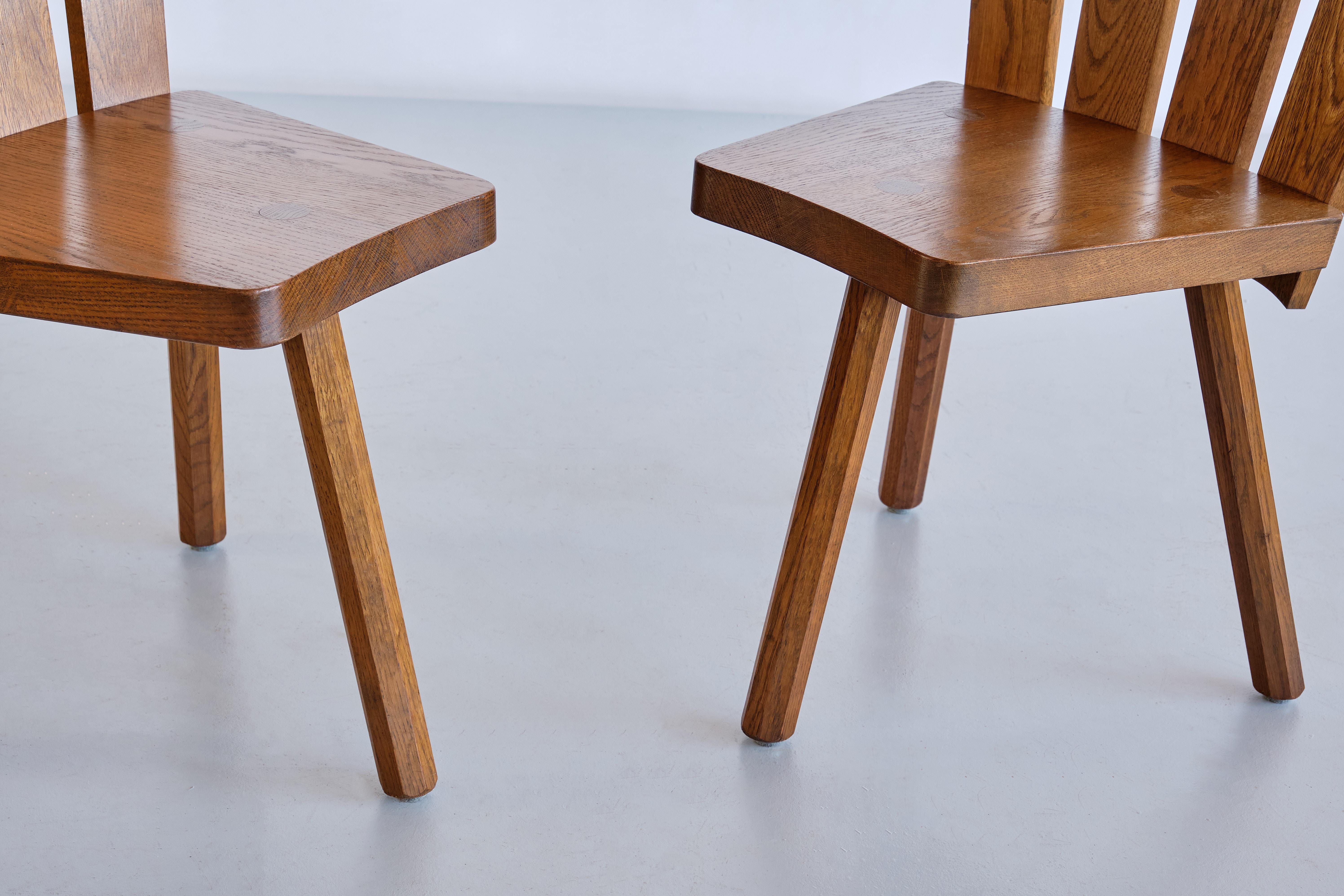 Set of Four French Modern Tripod Oak Dining Chairs with Fan Shaped Back, 1950s For Sale 8