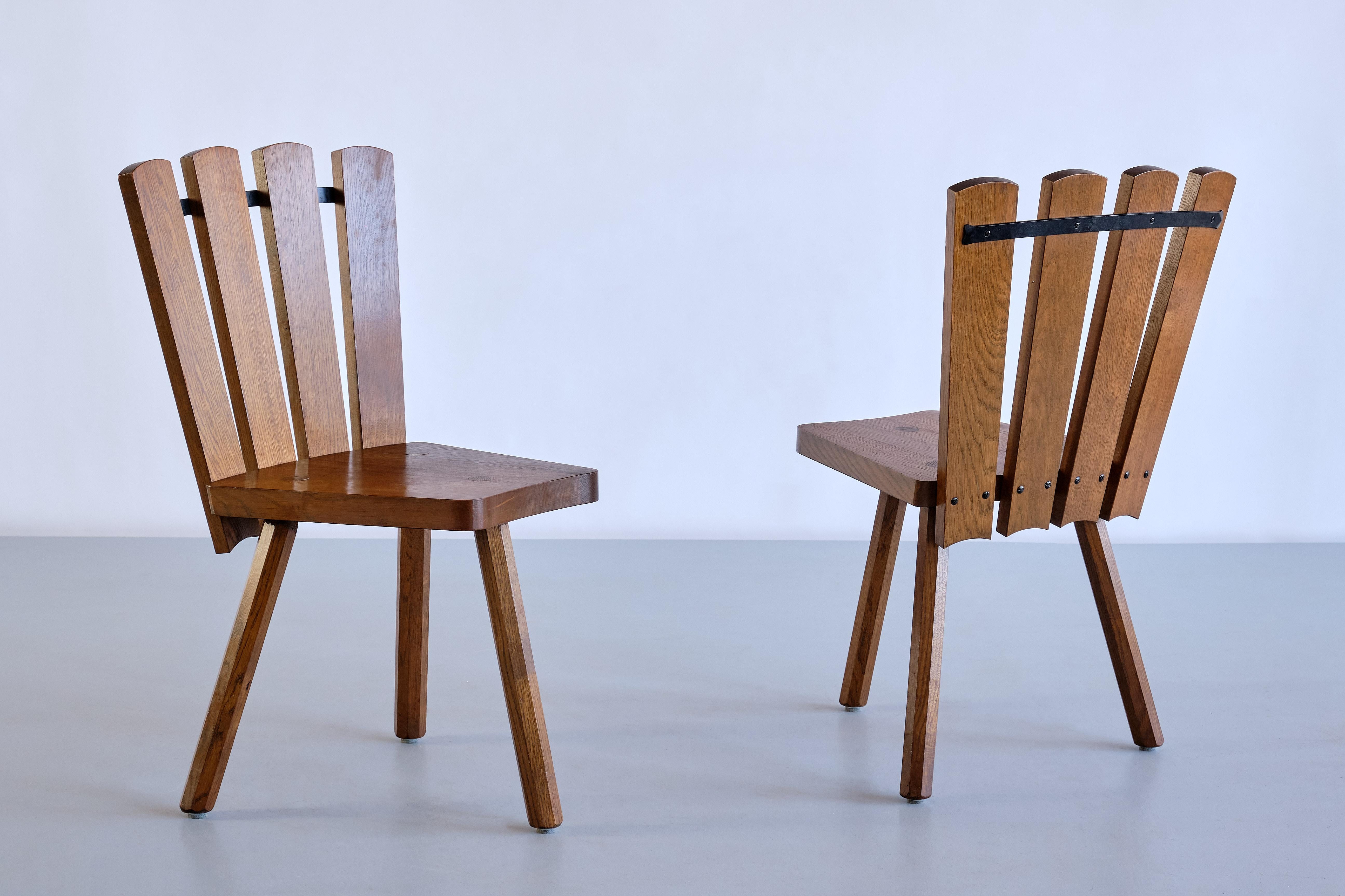 Set of Four French Modern Tripod Oak Dining Chairs with Fan Shaped Back, 1950s For Sale 1