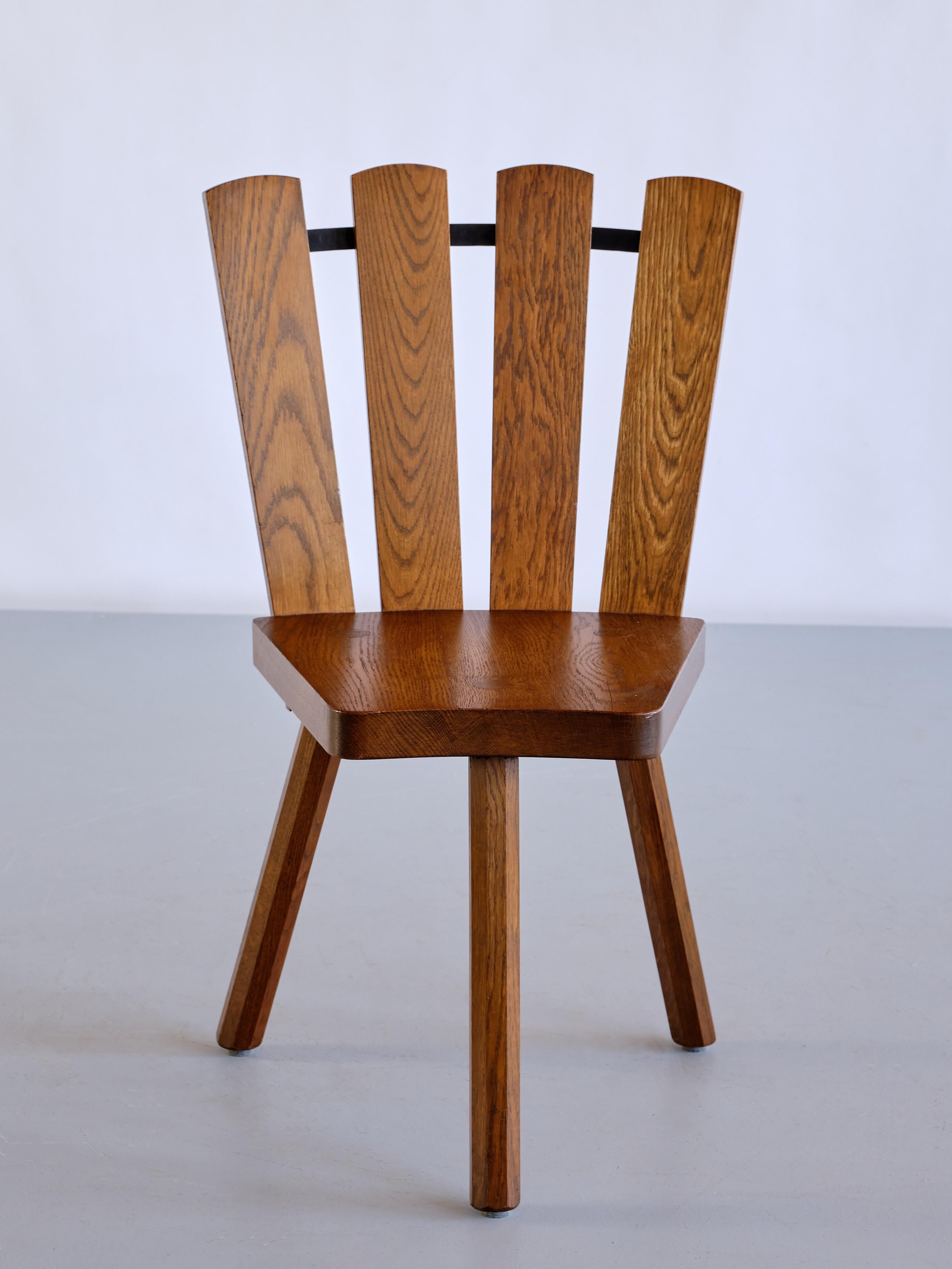 Set of Four French Modern Tripod Oak Dining Chairs with Fan Shaped Back, 1950s For Sale 2