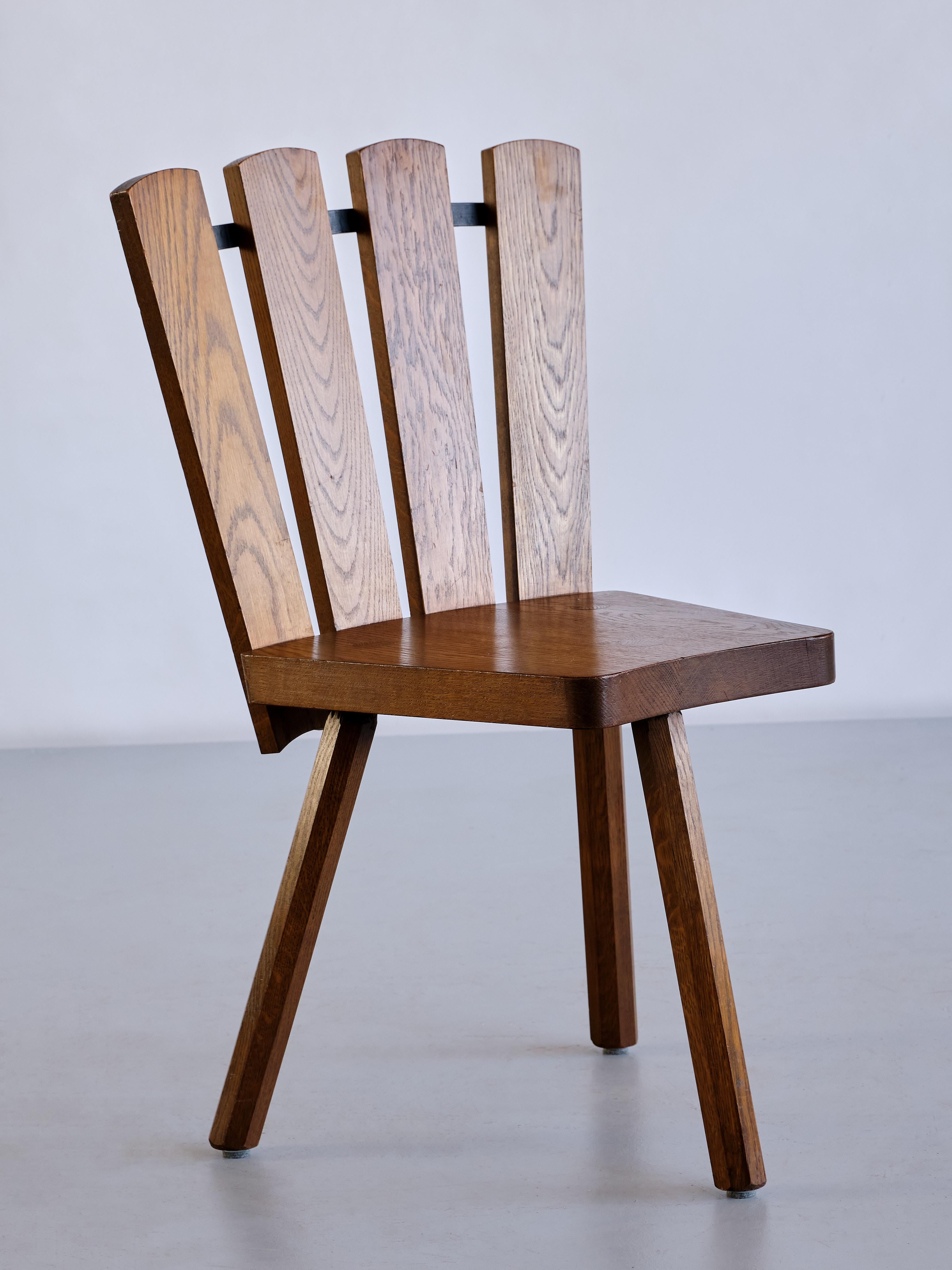 Set of Four French Modern Tripod Oak Dining Chairs with Fan Shaped Back, 1950s For Sale 3