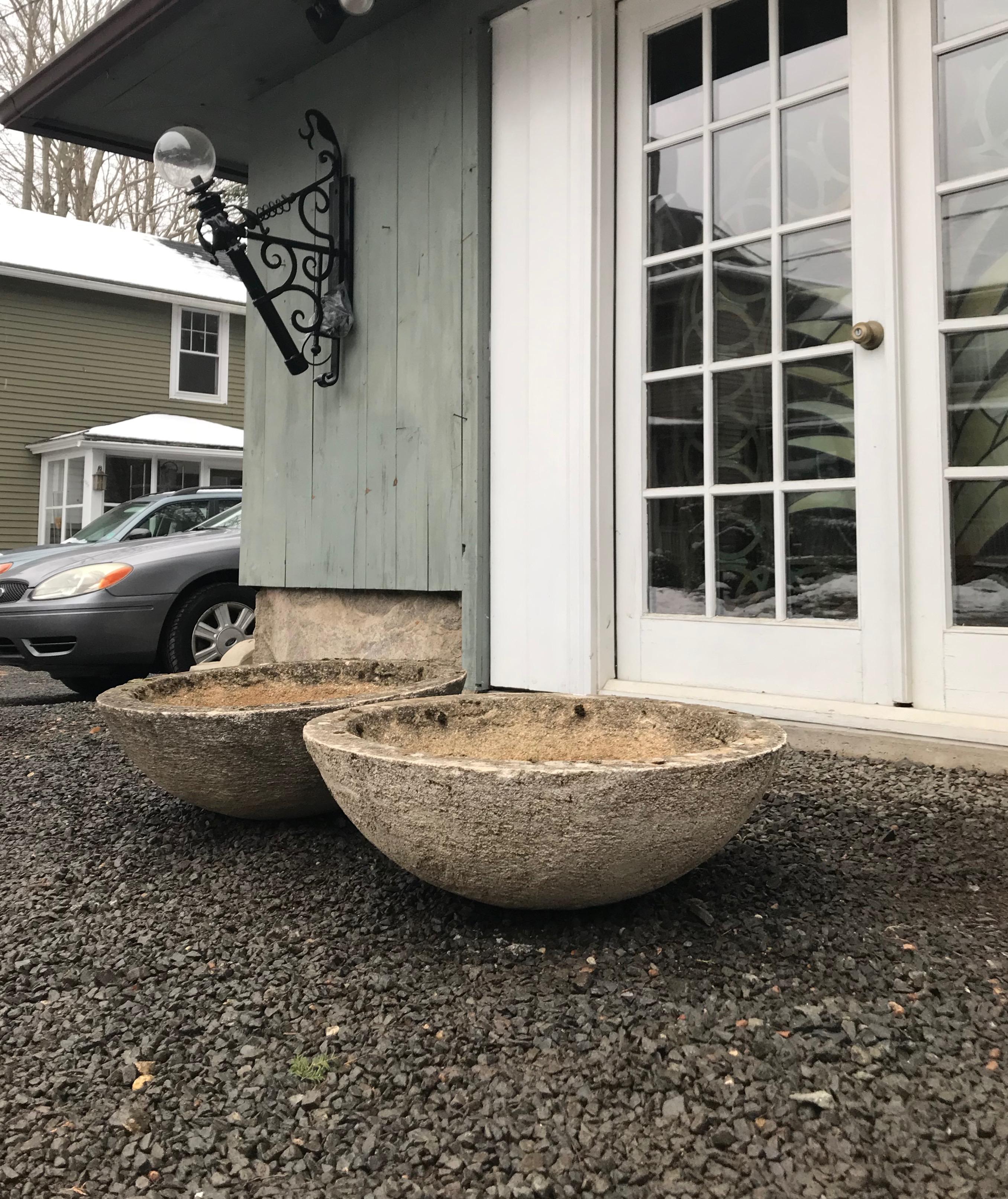 Set of Four French Mossy and Weathered Midcentury Cast Stone Bowl Planters In Good Condition In Woodbury, CT