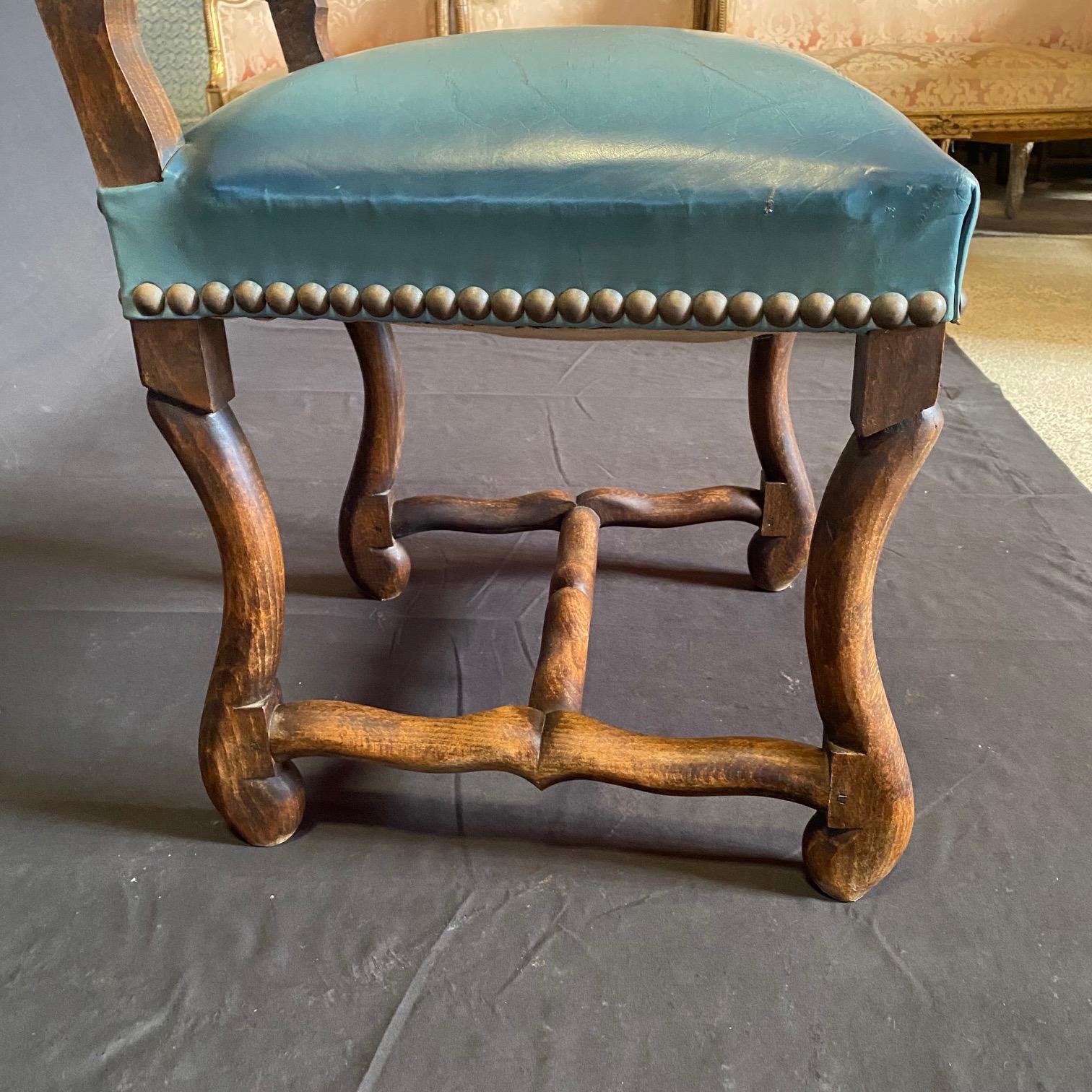 Metà XX secolo Set di quattro sedie da pranzo in pelle francese Os de Mouton, blu guscio d'uovo. in vendita