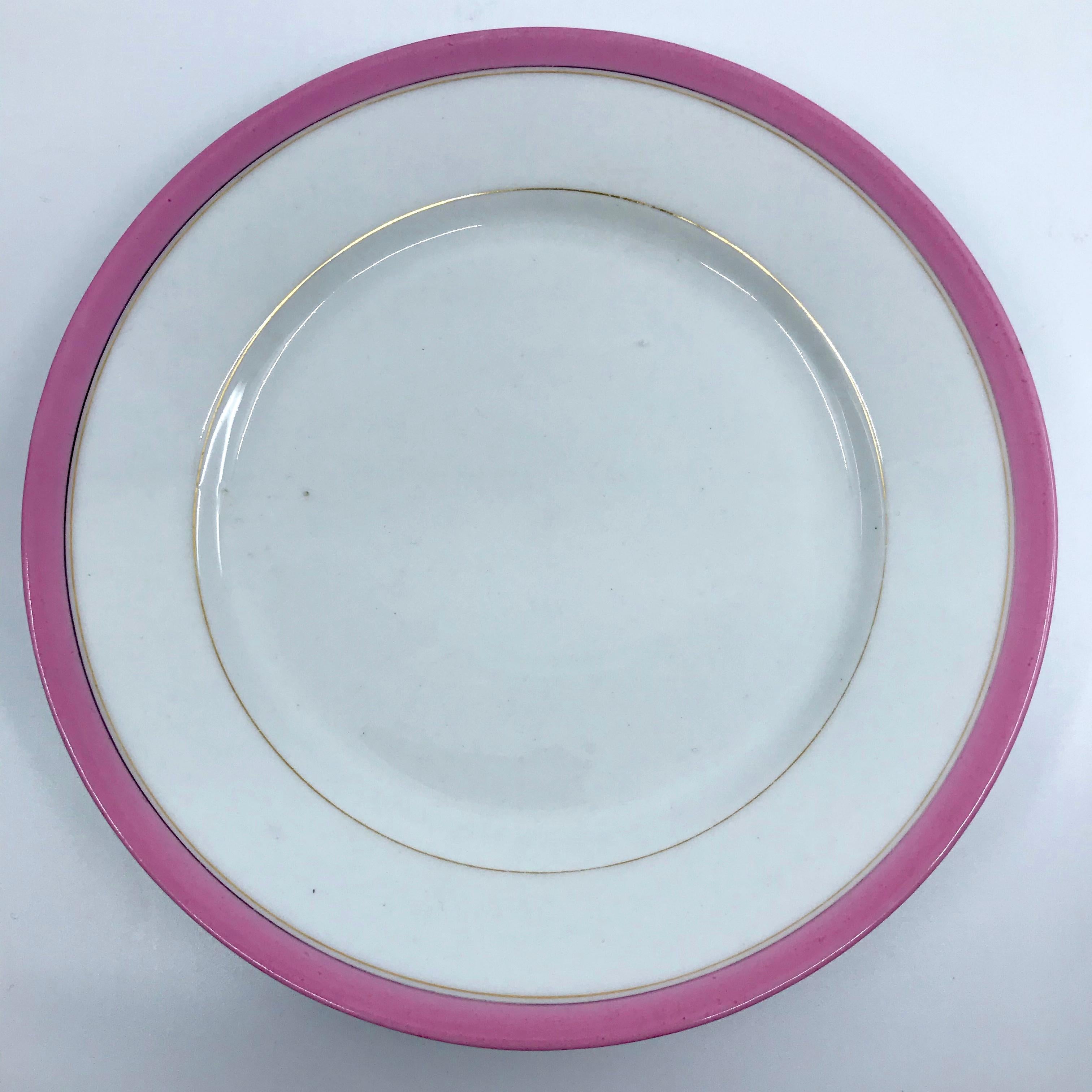 Set of Four French Pink and Gilt Banded Plates In Good Condition For Sale In New York, NY