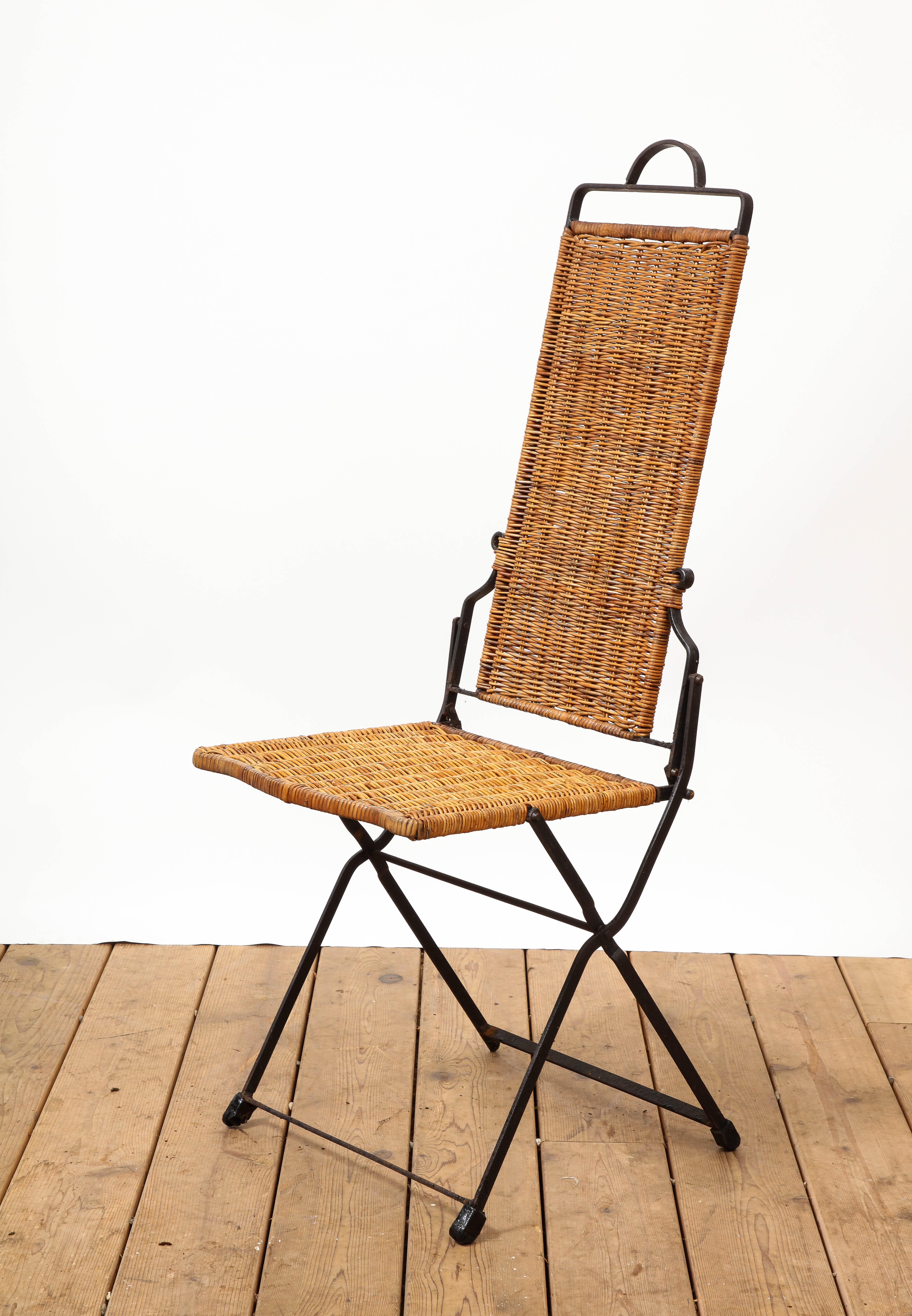 Ensemble de quatre chaises pliantes de style provincial français en osier et fer  en vente 3