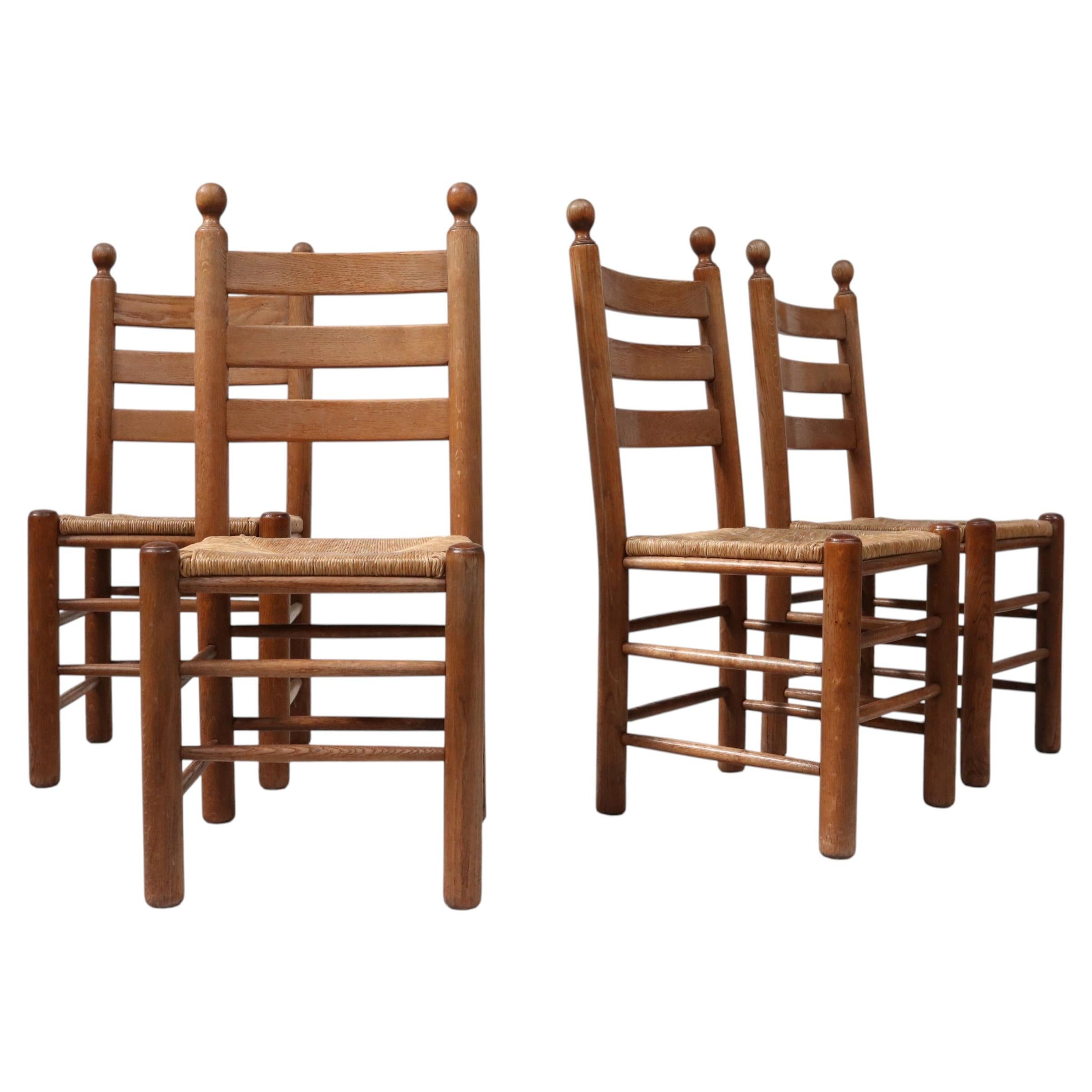 Set di quattro sedie da pranzo rustiche francesi con schienale a scaletta e sedute in giunco, 1960 circa