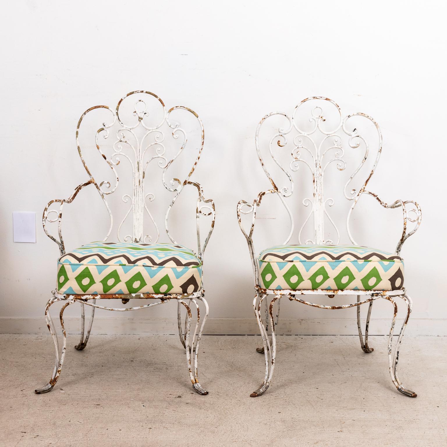 Ensemble de quatre chaises de jardin en fer forgé français 2