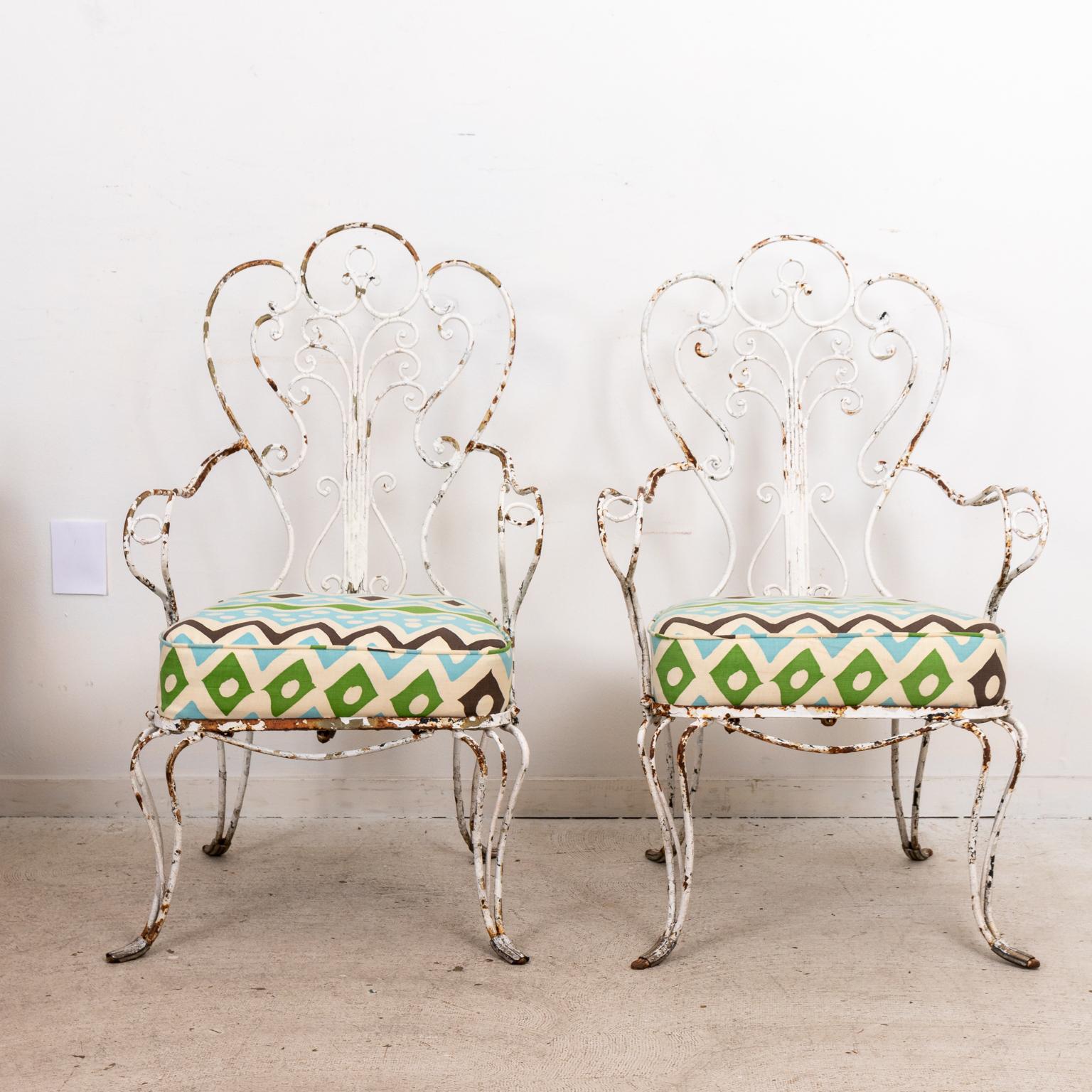 Ensemble de quatre chaises de jardin en fer forgé français 3
