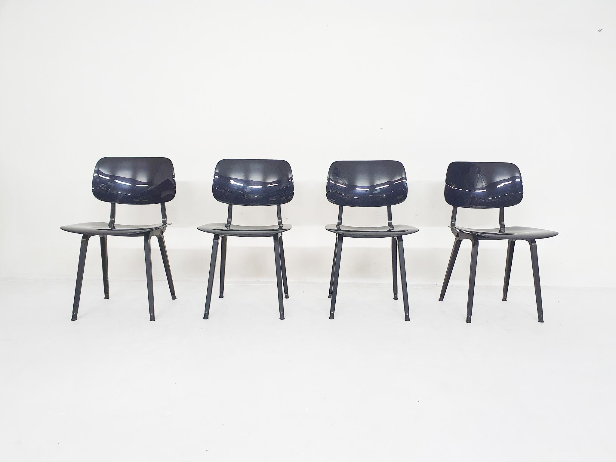 Mid-Century Modern Ensemble de quatre chaises de salle à manger «volt » de Friso Kramer pour Ahrend de Cirkel, 1993 en vente