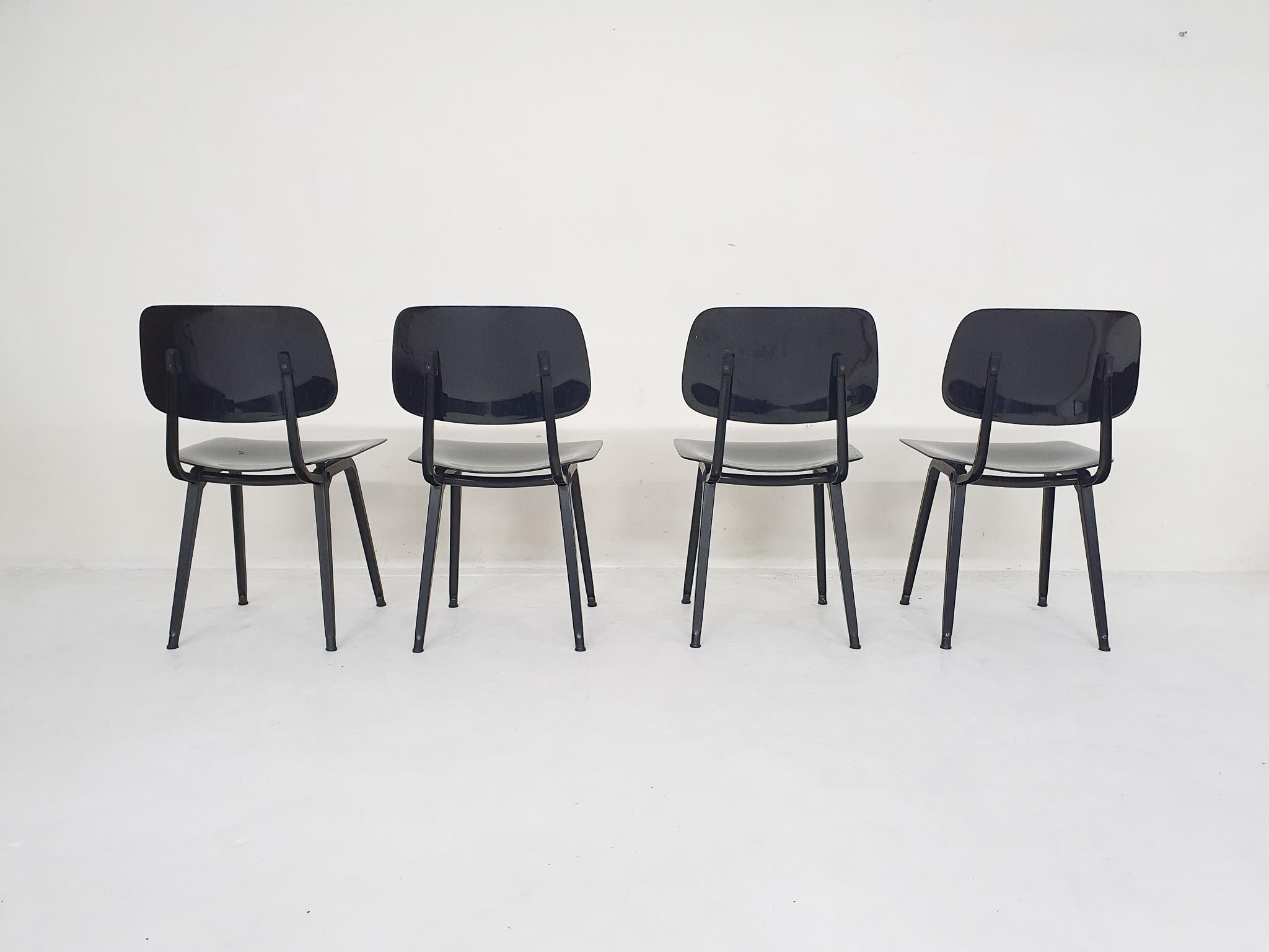 Fin du 20e siècle Ensemble de quatre chaises de salle à manger «volt » de Friso Kramer pour Ahrend de Cirkel, 1993 en vente
