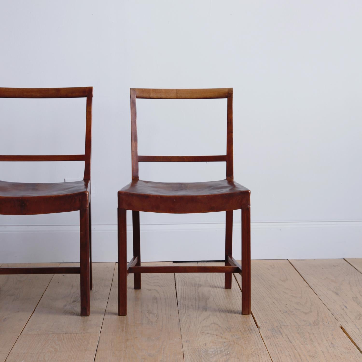 Set of Six Frits Henningsen Dining Chairs with Original Leather In Fair Condition For Sale In New York, NY