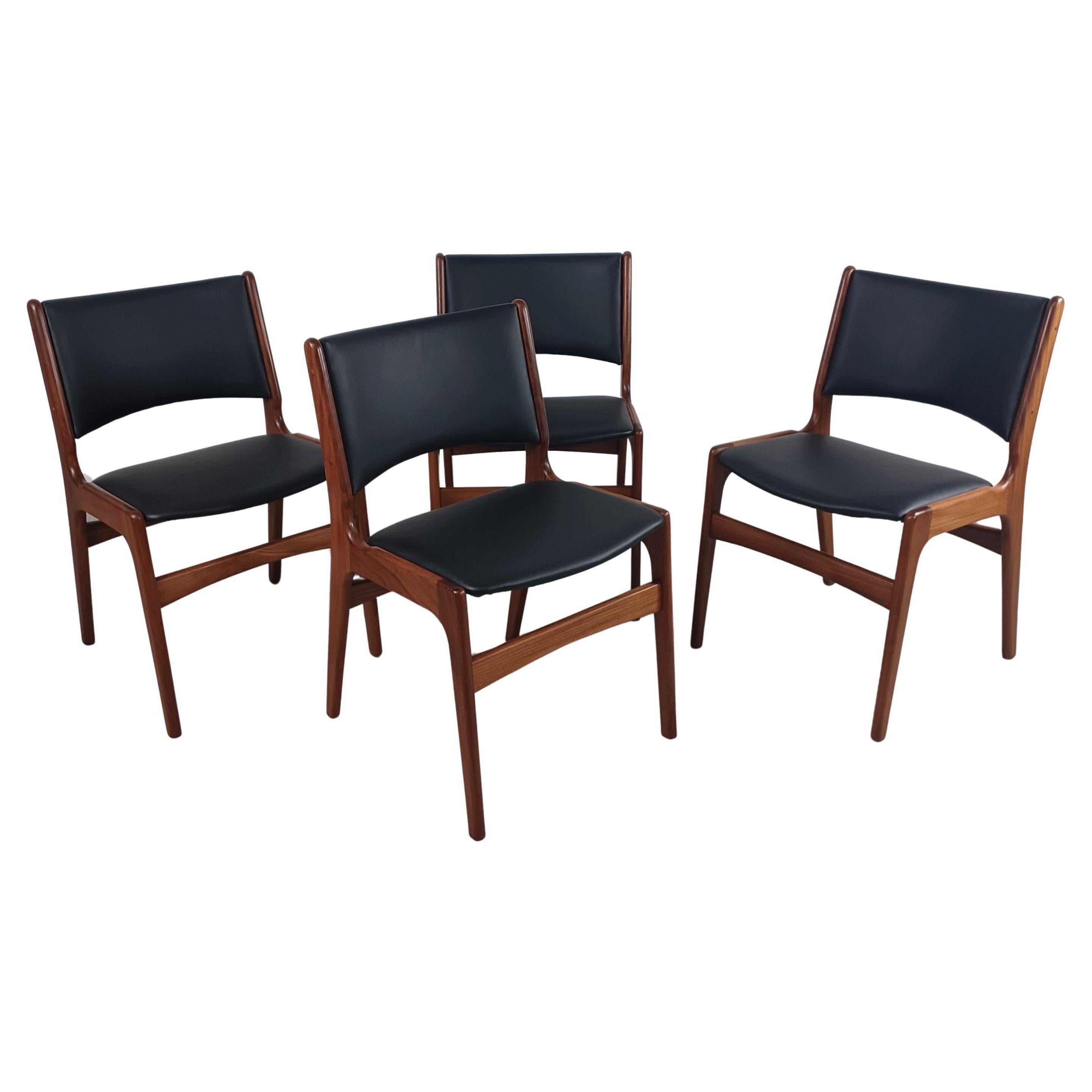 Quatre chaises de salle à manger danoises restaurées en teck Erik Buch, dont un retapissage personnalisé en vente