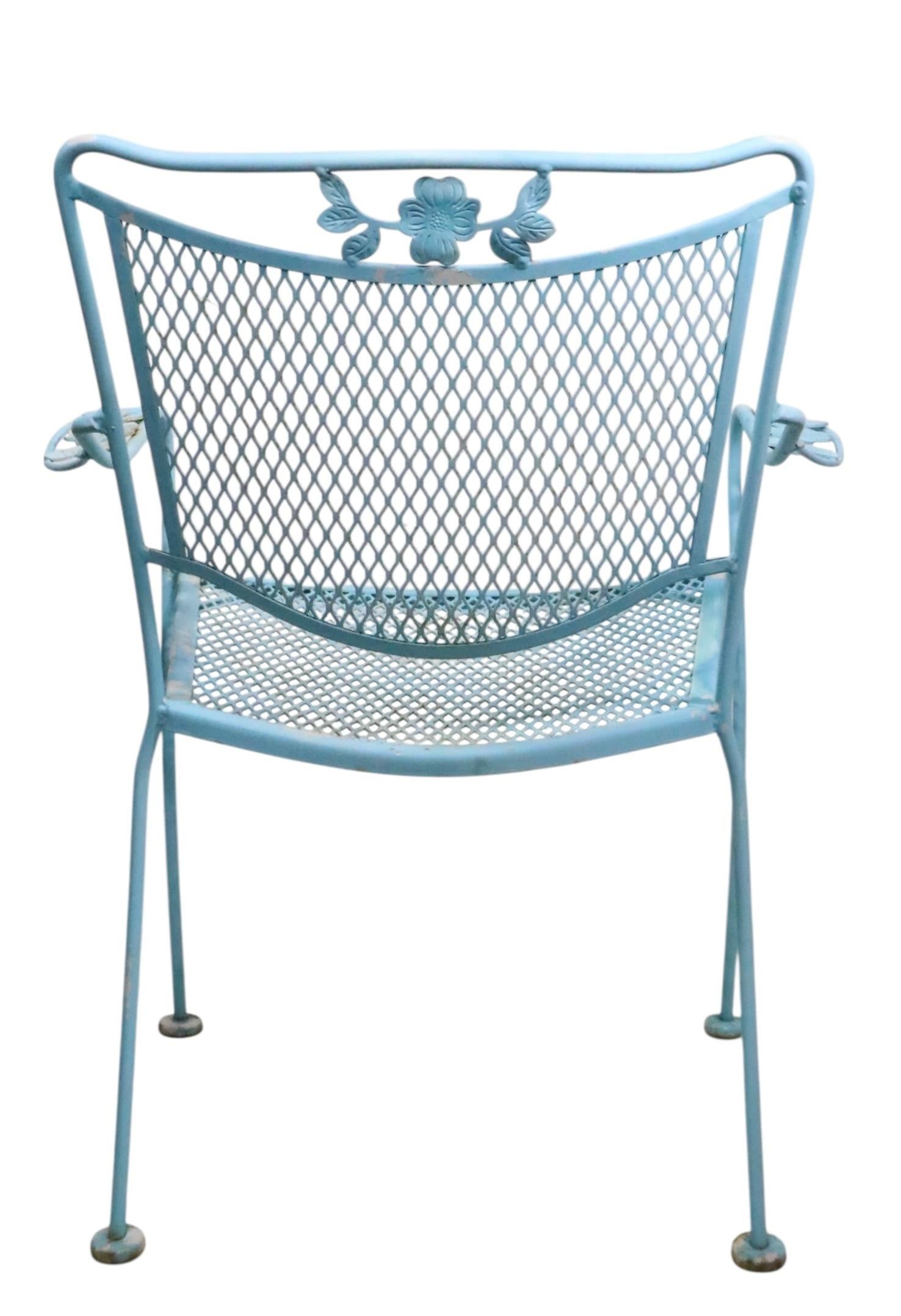 Ensemble de quatre chaises de salle à manger en fer forgé pour le jardin, le patio et la piscine par Woodard Co. en vente 3