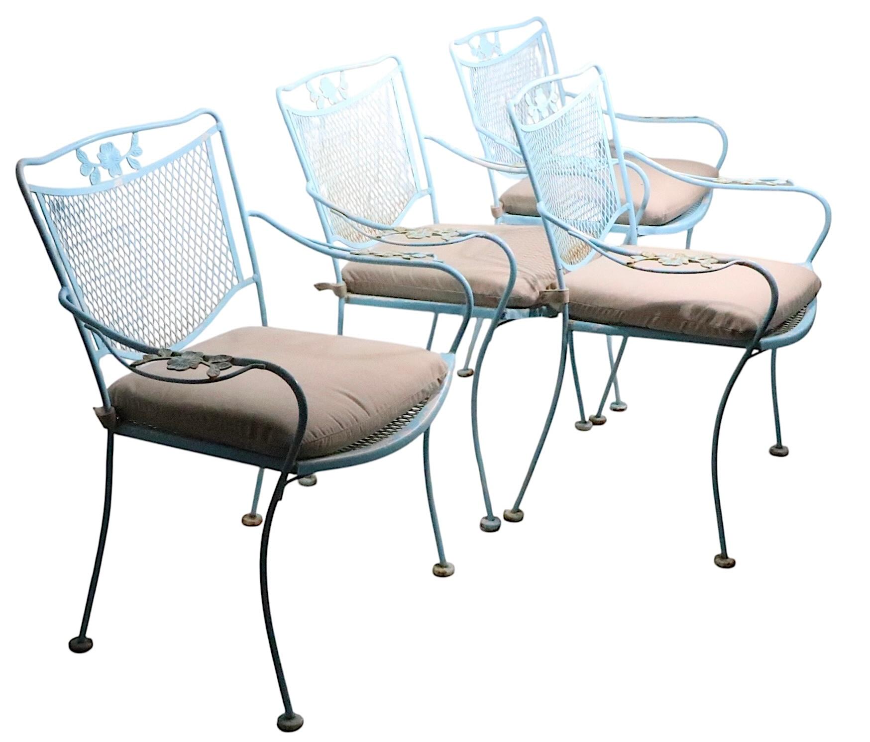 Hollywood Regency Ensemble de quatre chaises de salle à manger en fer forgé pour le jardin, le patio et la piscine par Woodard Co. en vente