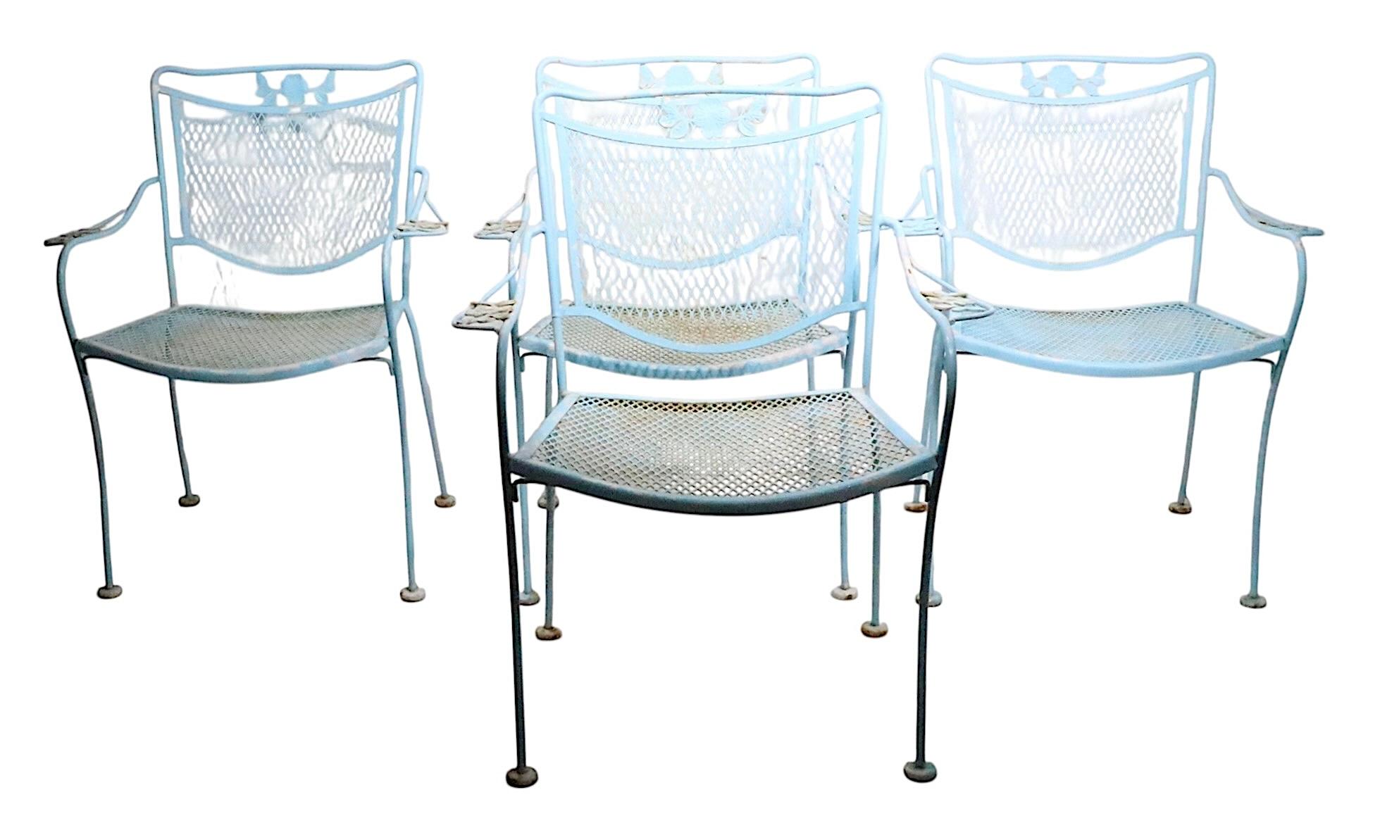 Ensemble de quatre chaises de salle à manger en fer forgé pour le jardin, le patio et la piscine par Woodard Co. Bon état - En vente à New York, NY