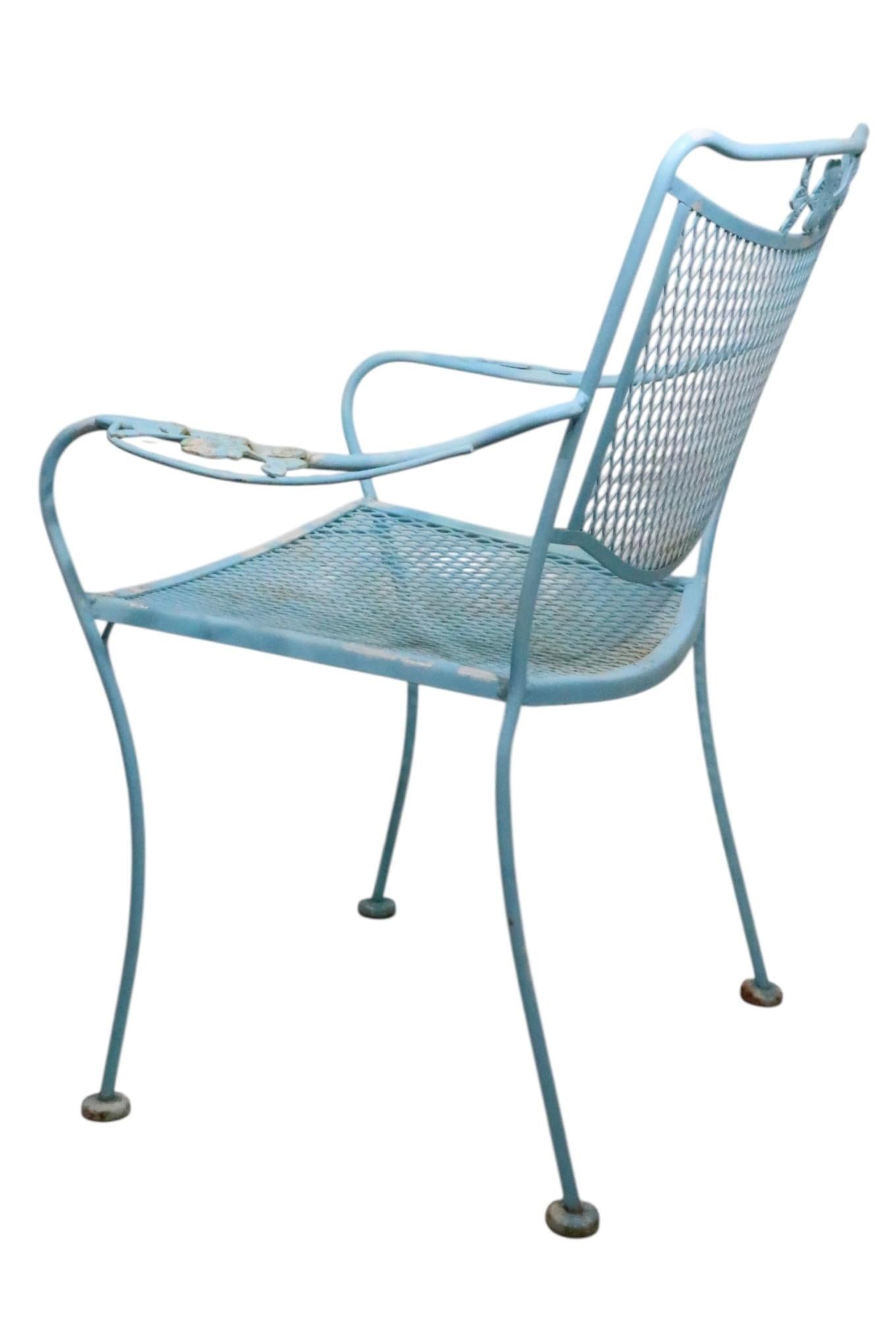 Ensemble de quatre chaises de salle à manger en fer forgé pour le jardin, le patio et la piscine par Woodard Co. en vente 1