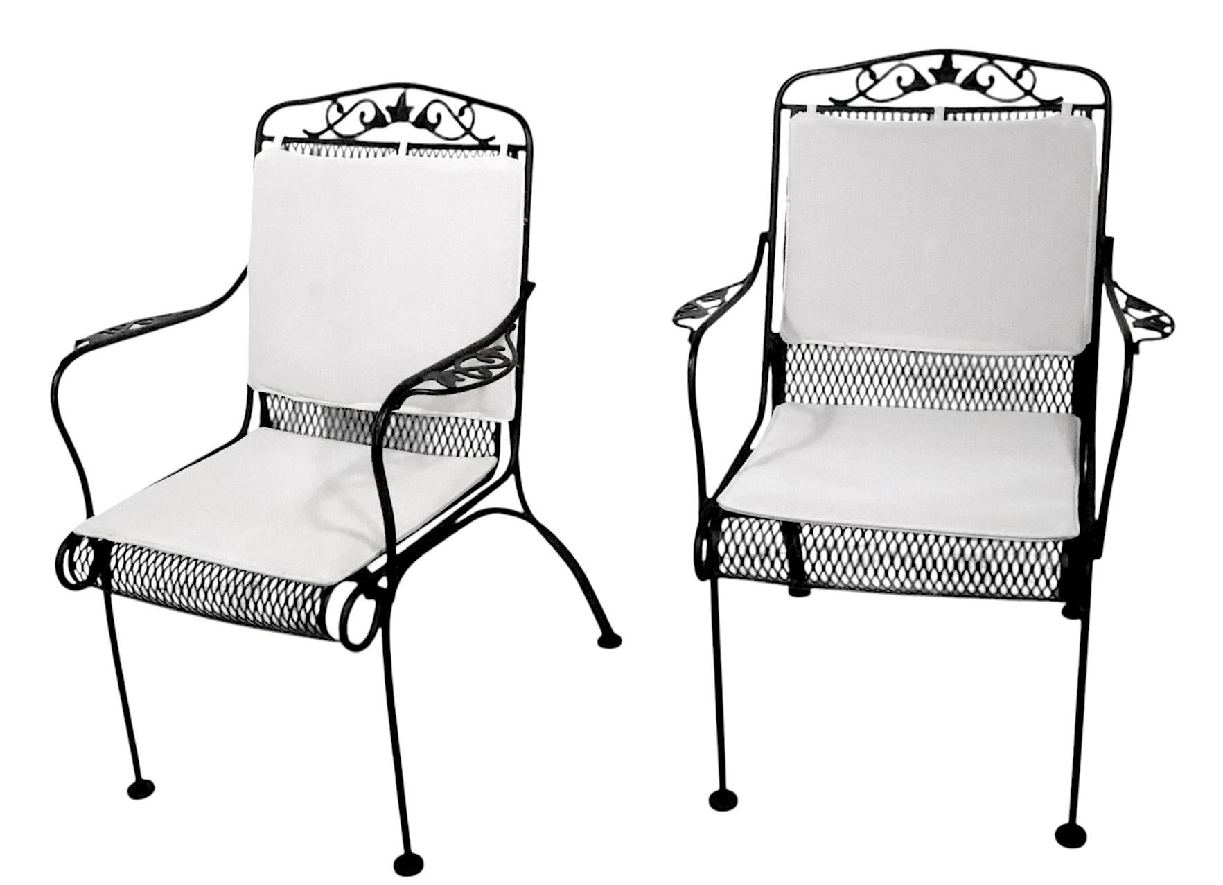 20th Century Set of Four Garden Patio Poolside Wrought Iron Dining Chairs att. to Woodard For Sale