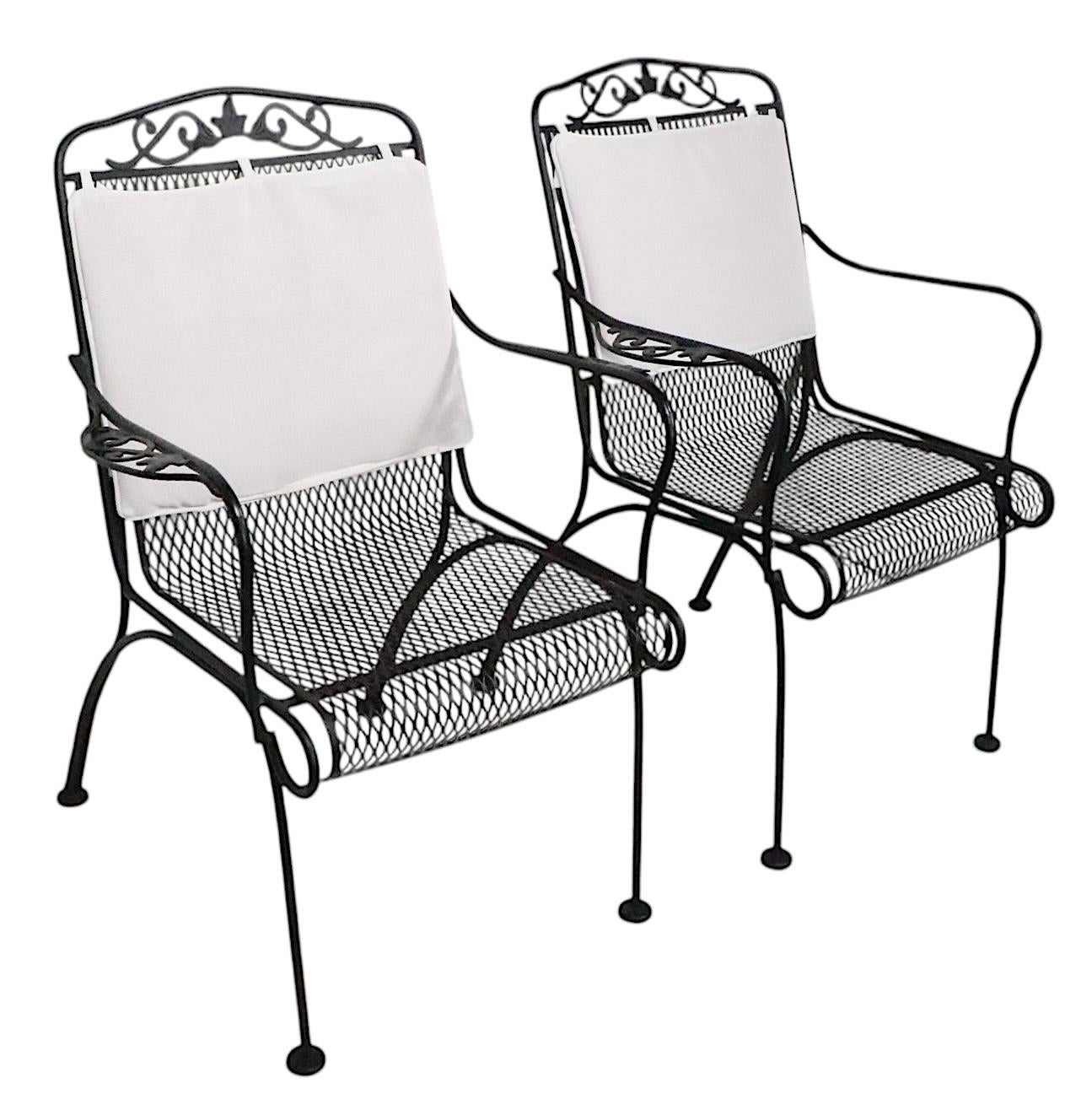Set of Four Garden Patio Poolside Wrought Iron Dining Chairs att. to Woodard For Sale 3