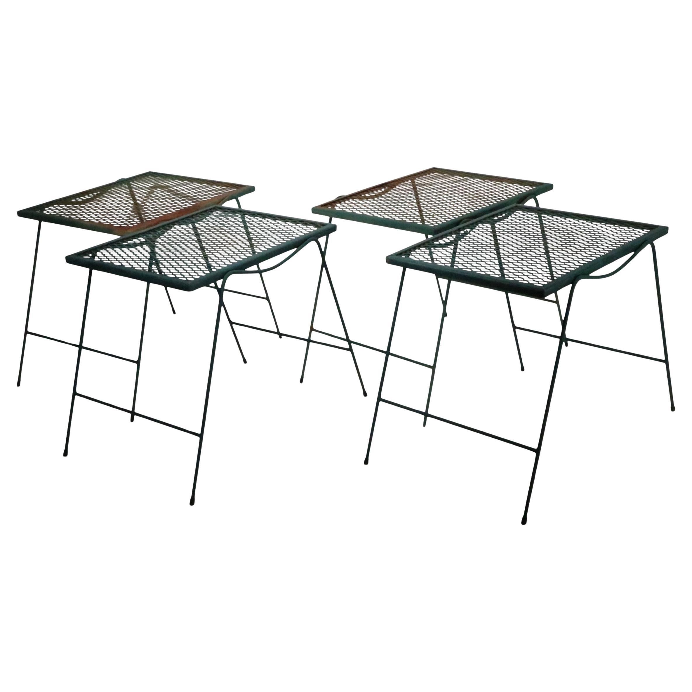 Ensemble de quatre pièces en fer forgé pour le jardin, le patio et la piscine  Tables d'appoint empilables