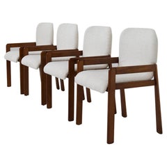 Satz von vier geometrischen italienischen Stühlen aus weißem Bouclé