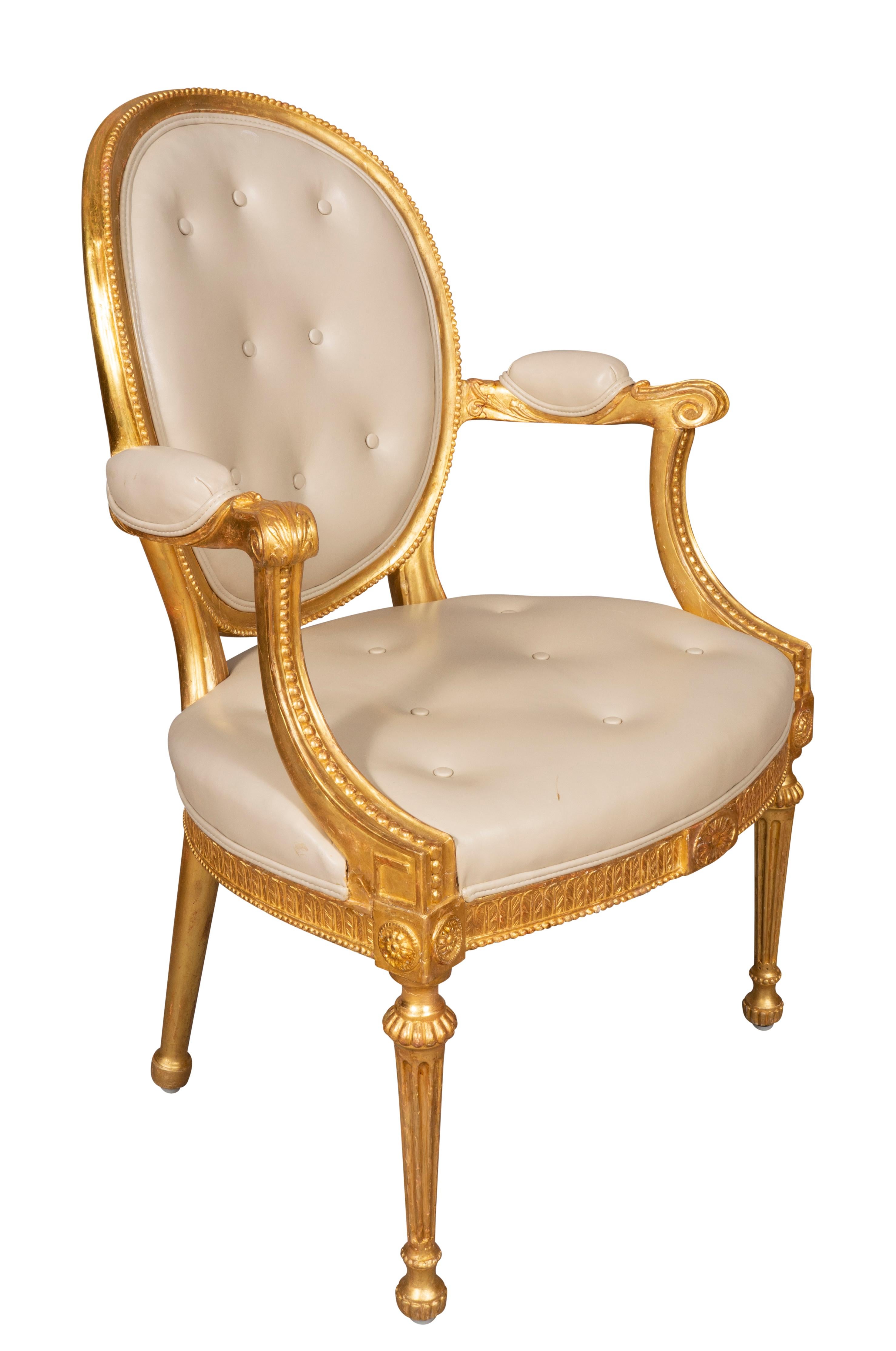 Anglais Ensemble de quatre fauteuils en bois doré de style George III en vente