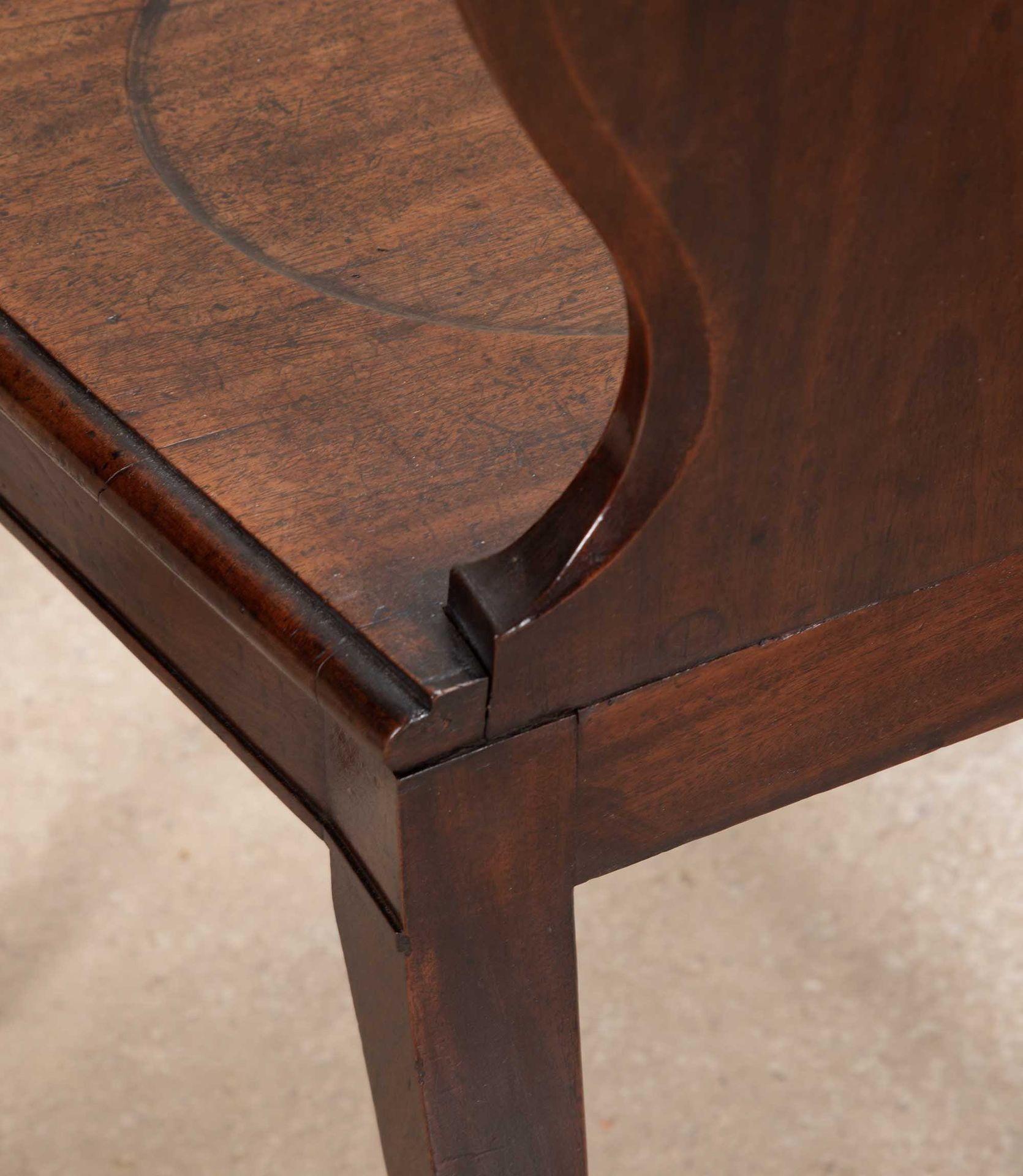 Set di quattro sedie da sala in mogano di Giorgio III in vendita 4