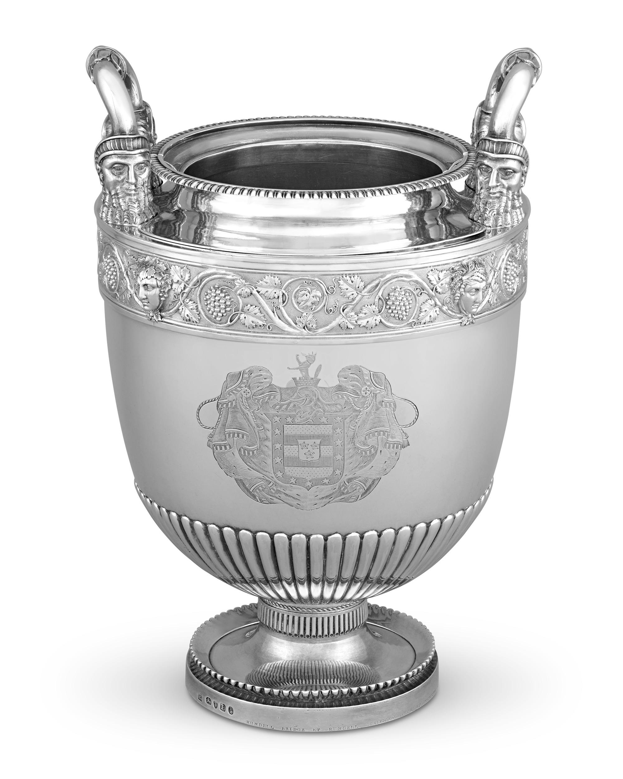 Satz von vier Weinkühlern aus Silber George III
Digby Scott und Benjamin Smith für Rundell, Bridge & Rundell
Gepunzt London, 1806

Dieses prächtige Set aus vier Weinkühlern aus Sterlingsilber repräsentiert den Höhepunkt des Silberdesigns und der