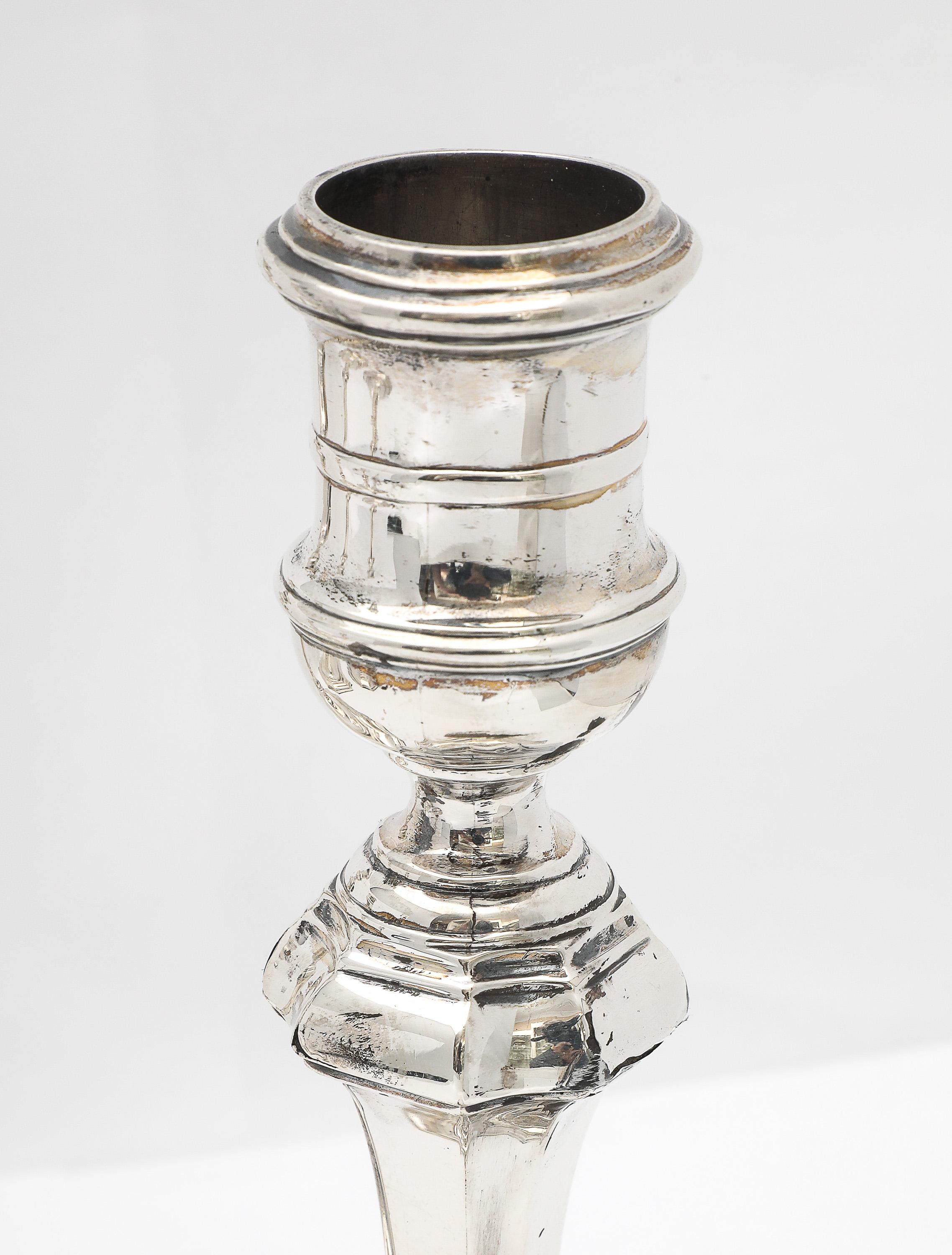 Ensemble de quatre chandeliers de style géorgien (George II) en vente 5